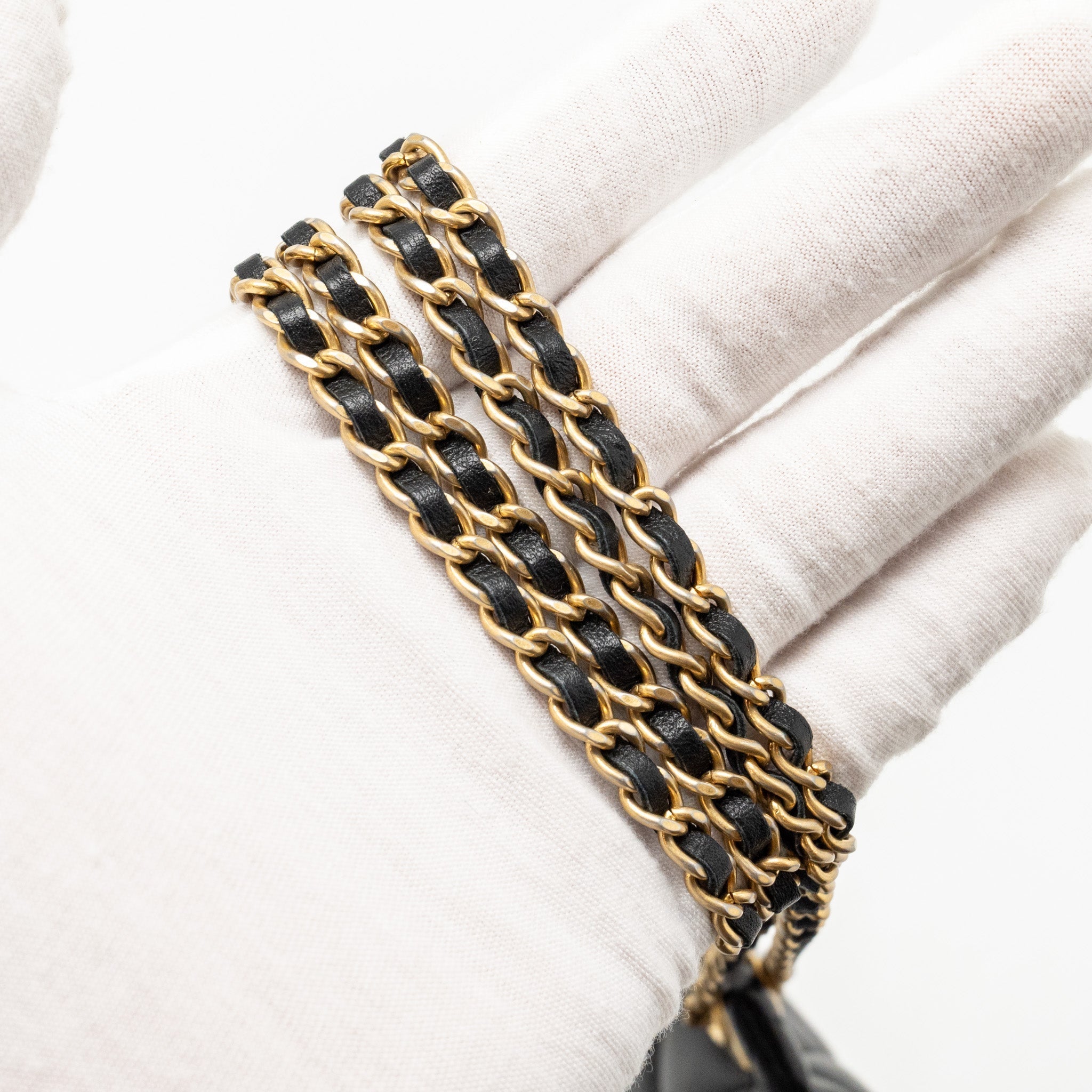 chanel-21a-top-handle-mini-flap-card-holder-with-chain-lambskin-black-ghw-copy