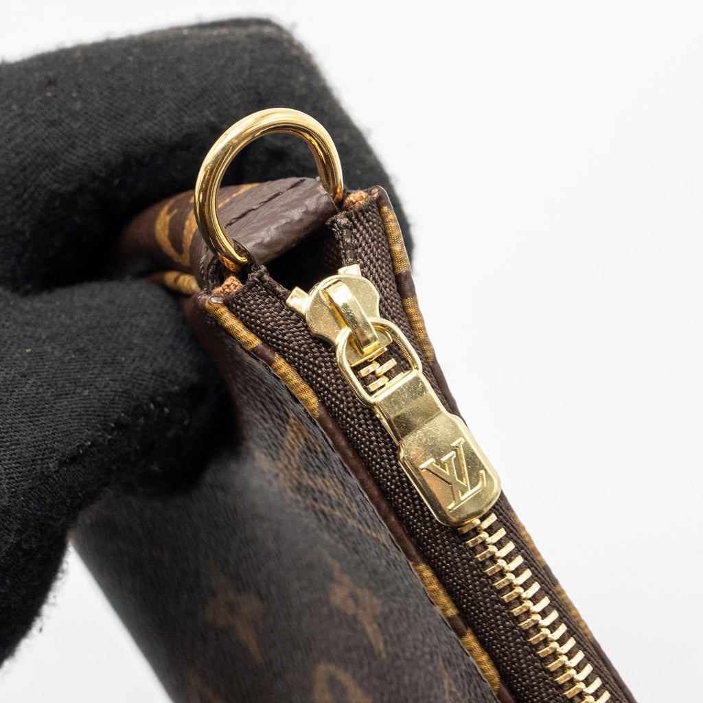louis-vuitton-pochette-accessories-monogram-canvas-ghw-4