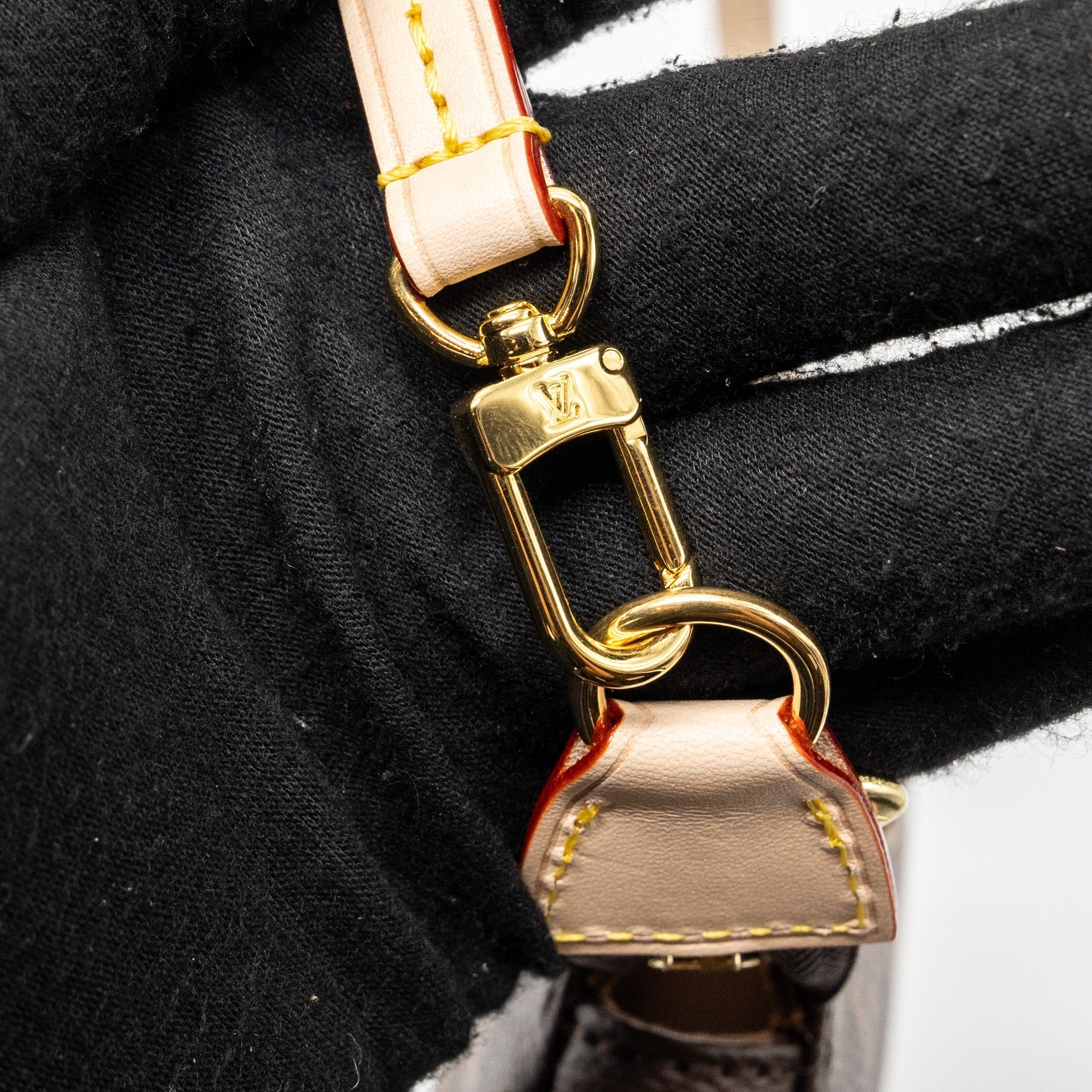 louis-vuitton-pochette-accessories-monogram-canvas-ghw-4