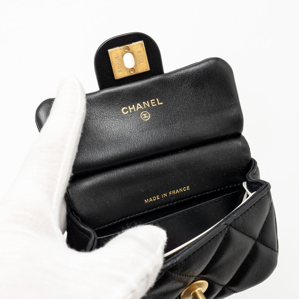 chanel-21a-top-handle-mini-flap-card-holder-with-chain-lambskin-black-ghw-copy