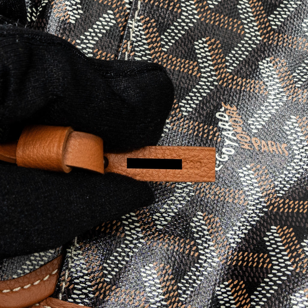 goyard-boheme-hobo-bag-canvas-calfskin-black-tan-shw-with-necessaire-bag-ecru