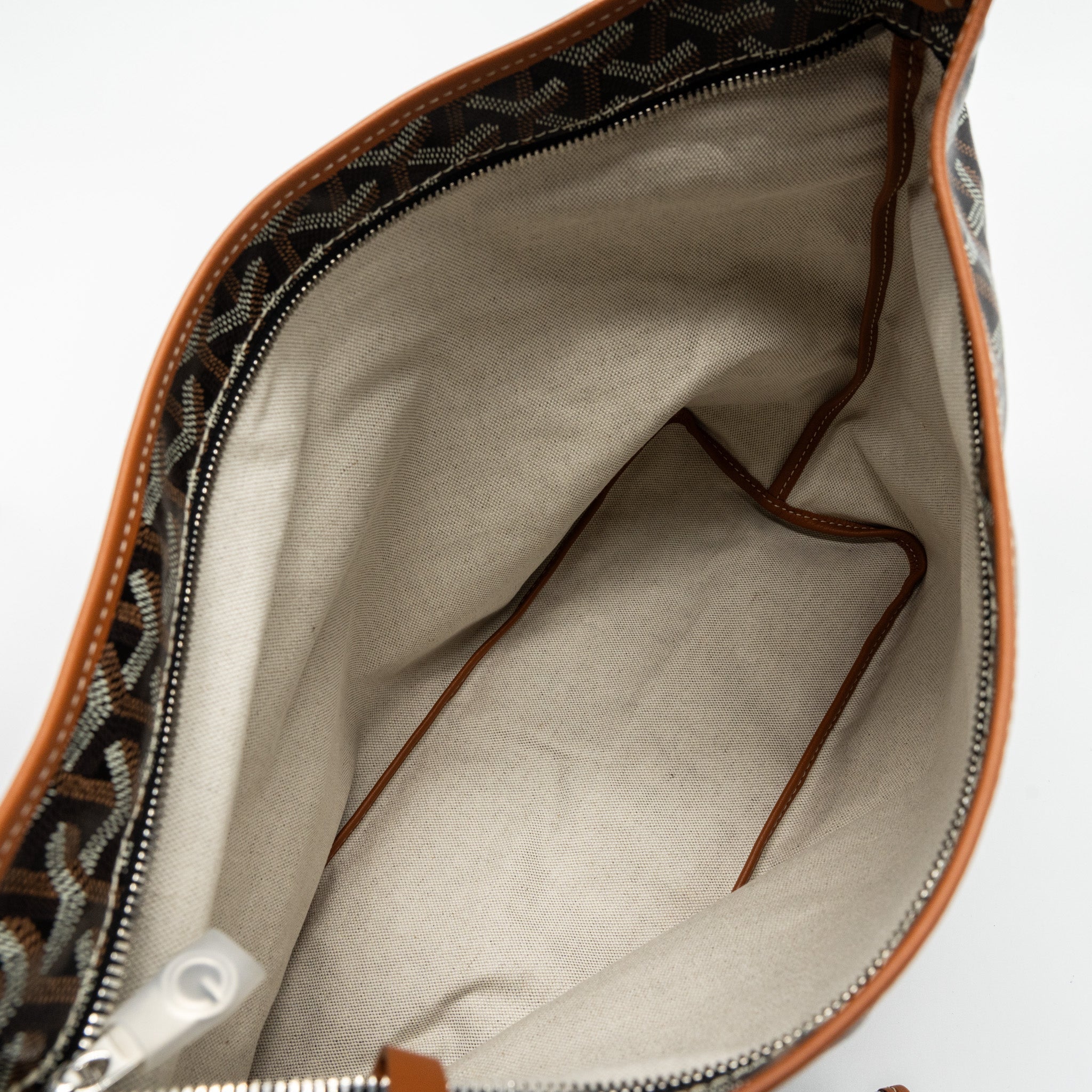 goyard-boheme-hobo-bag-canvas-calfskin-black-tan-shw-with-necessaire-bag-ecru