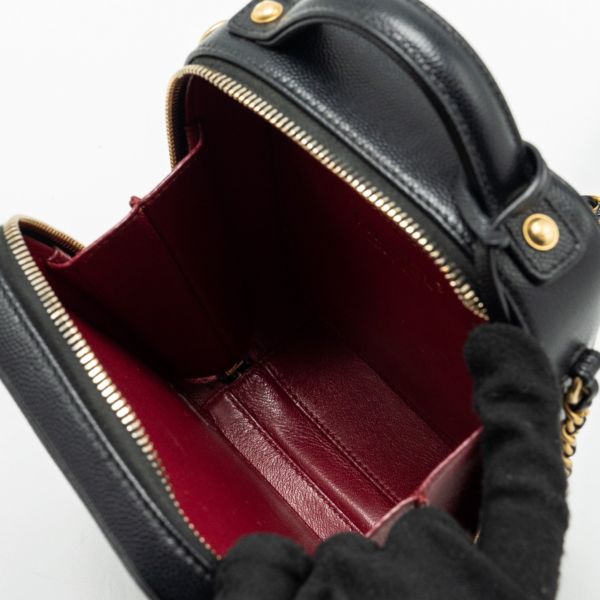 chanel-filigree-vertical-vanity-case-caviar-black-ghw