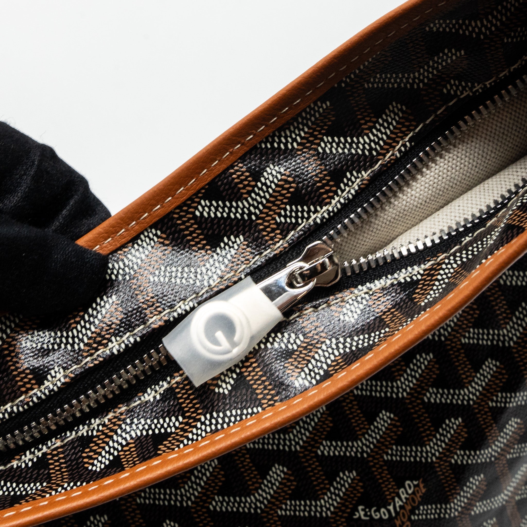 goyard-boheme-hobo-bag-canvas-calfskin-black-tan-shw-with-necessaire-bag-ecru