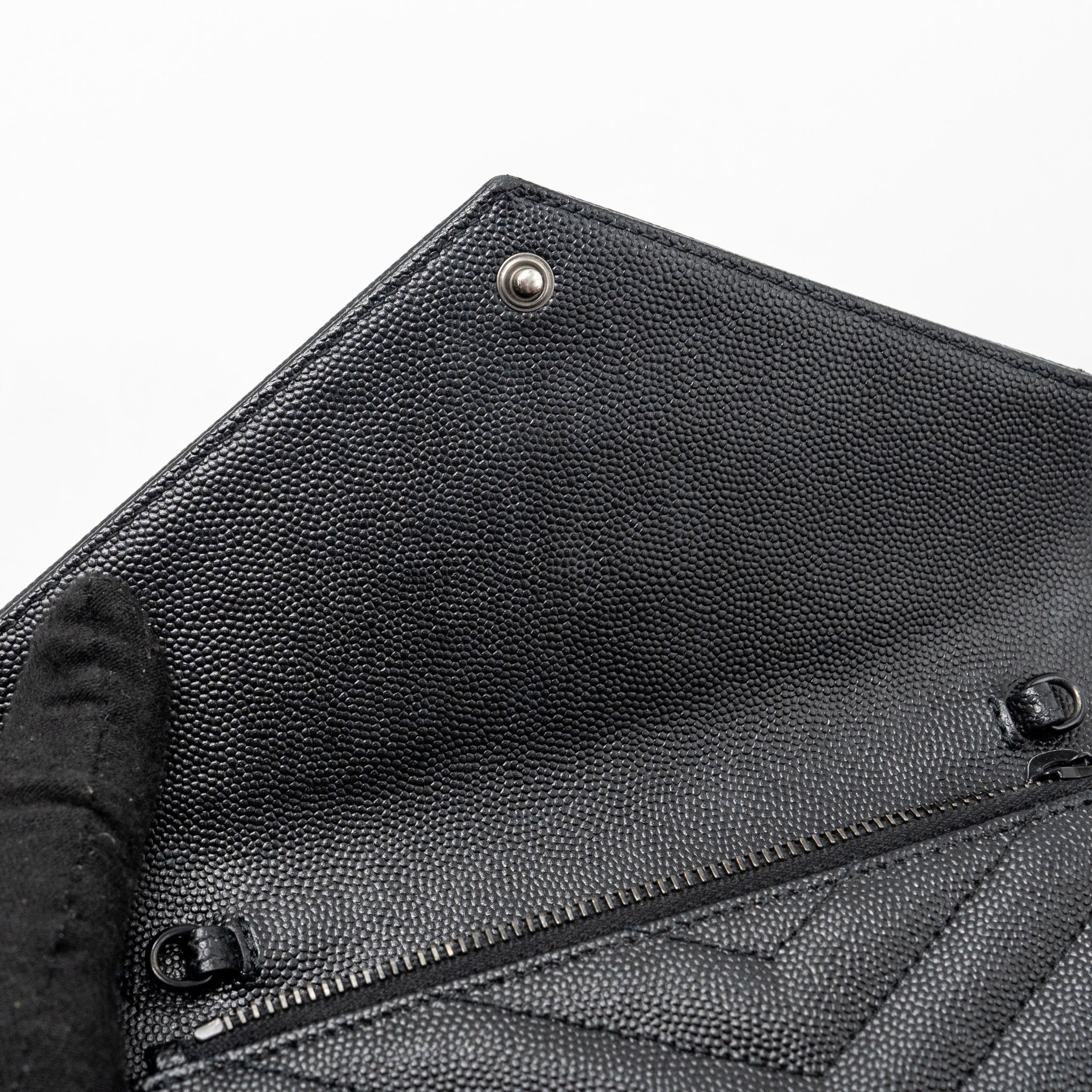 saint-laurent-ysl-envelope-chain-wallet-calfskin-black-with-black-hardware