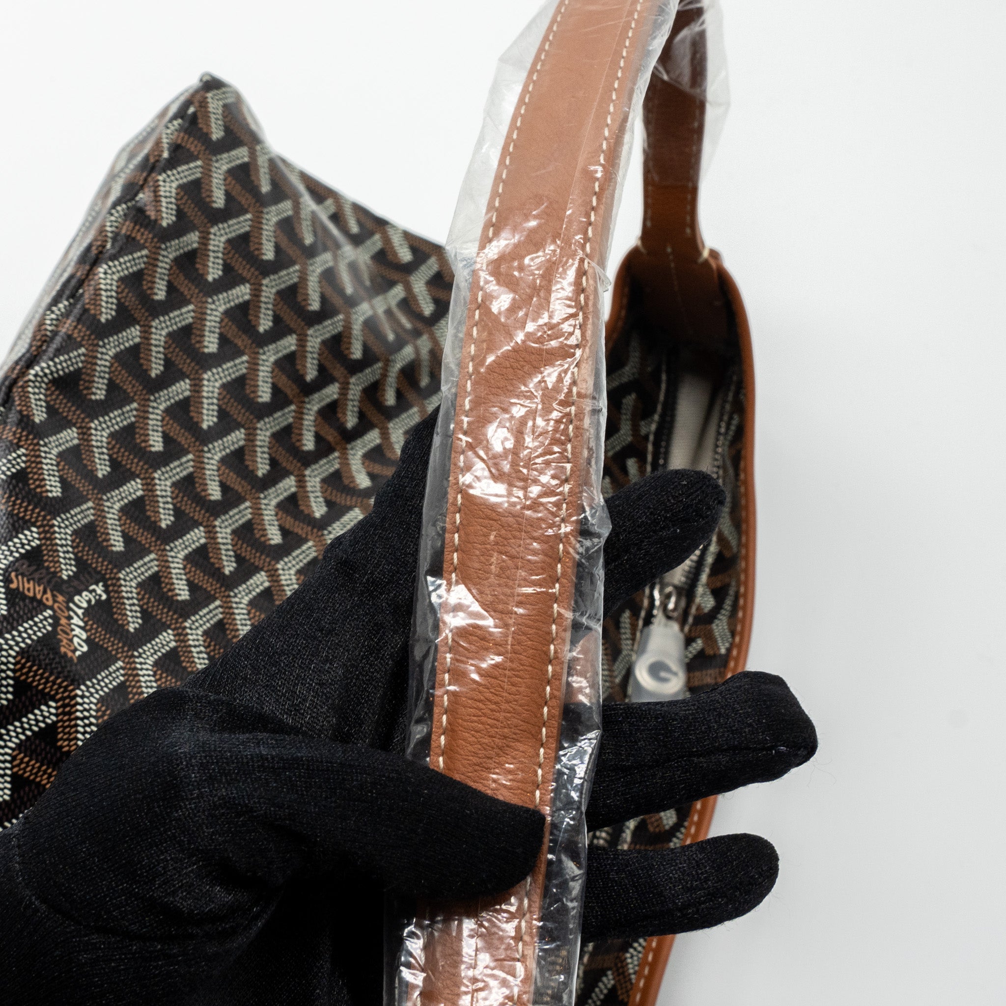 goyard-boheme-hobo-bag-canvas-calfskin-black-tan-shw-with-necessaire-bag-ecru