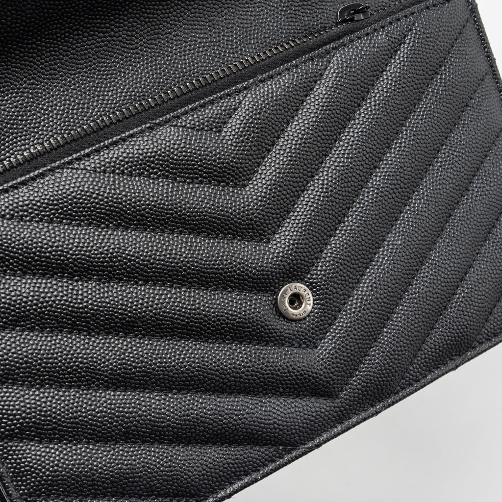 saint-laurent-ysl-envelope-chain-wallet-calfskin-black-with-black-hardware