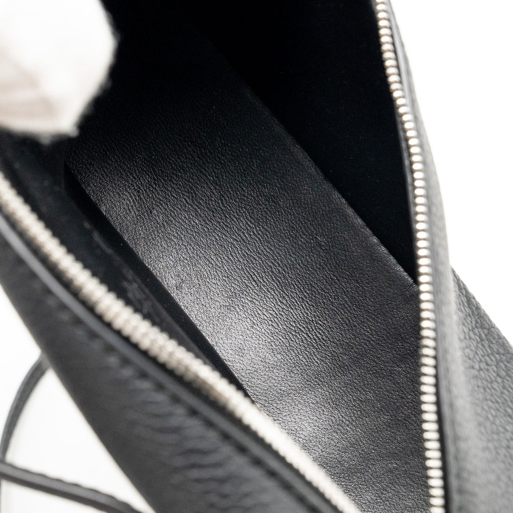 loro-piana-extra-pocket-l19-grained-calfskin-black-shw