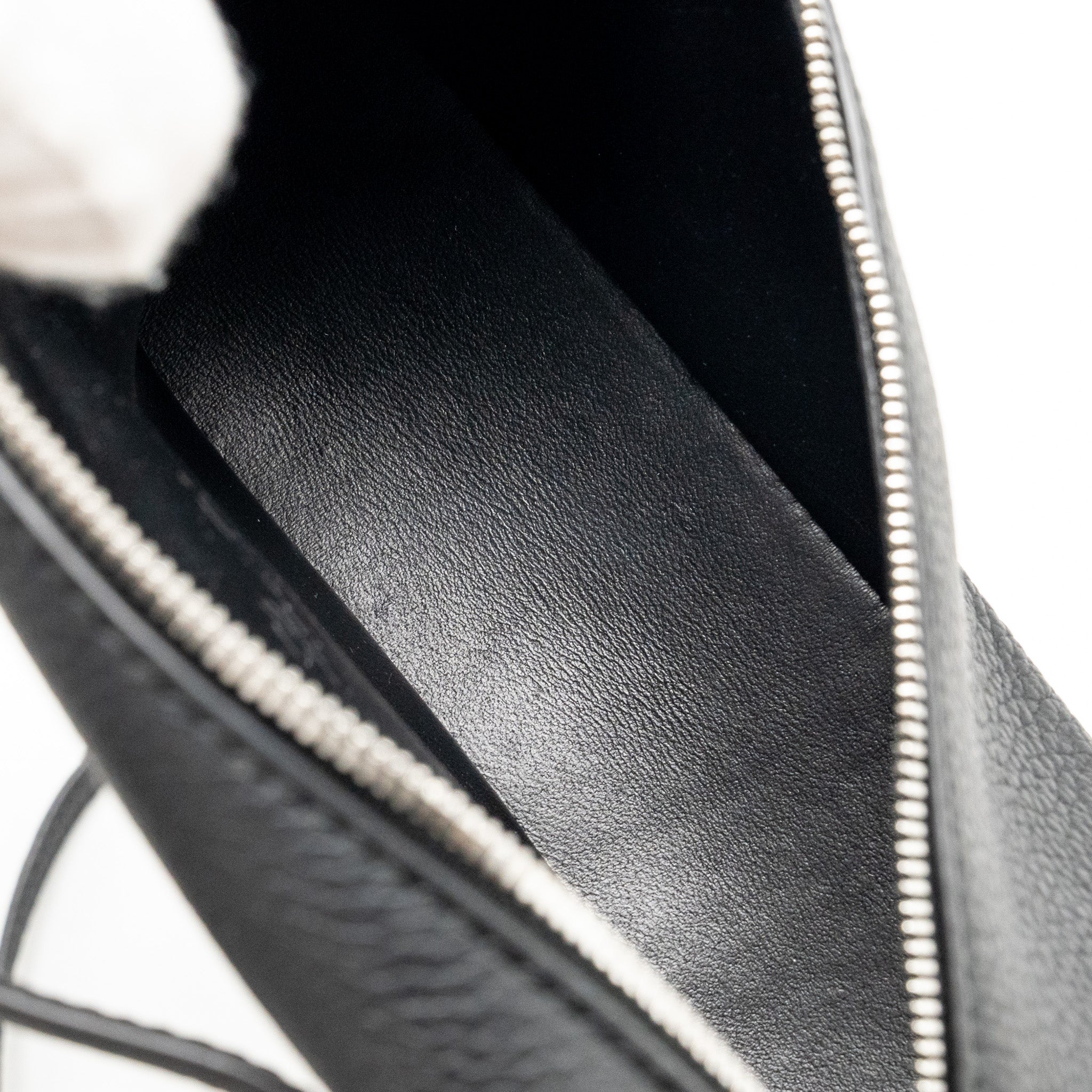 loro-piana-extra-pocket-l19-grained-calfskin-black-shw