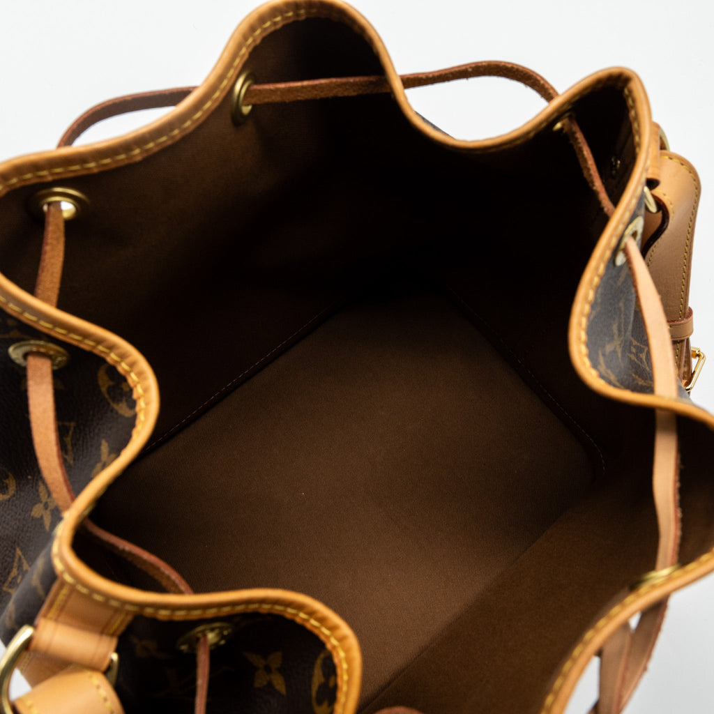 louis-vuitton-petit-noe-monogram-canvas-ghw-5
