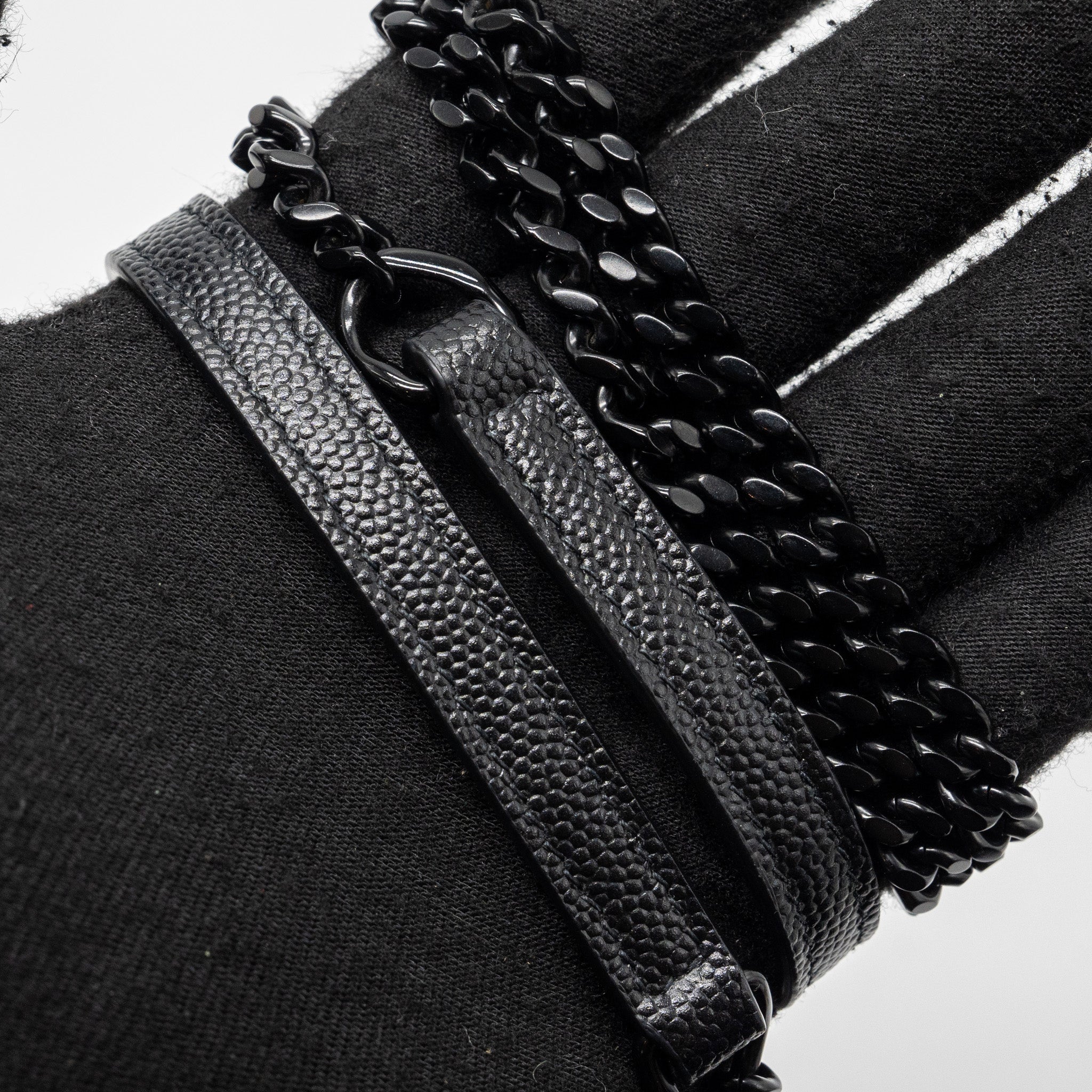 saint-laurent-ysl-envelope-chain-wallet-calfskin-black-with-black-hardware