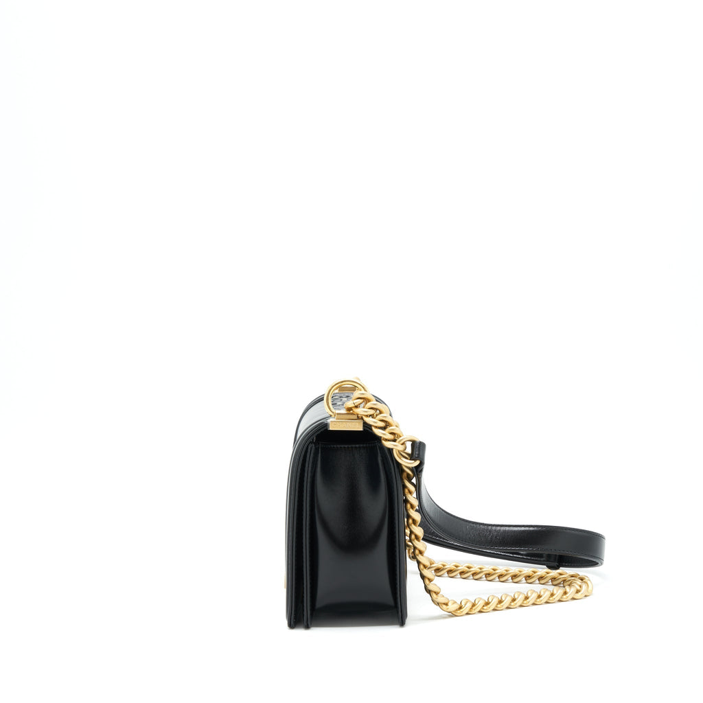 chanel-22p-mini-boy-chain-handbag-calfskin-black-ghw