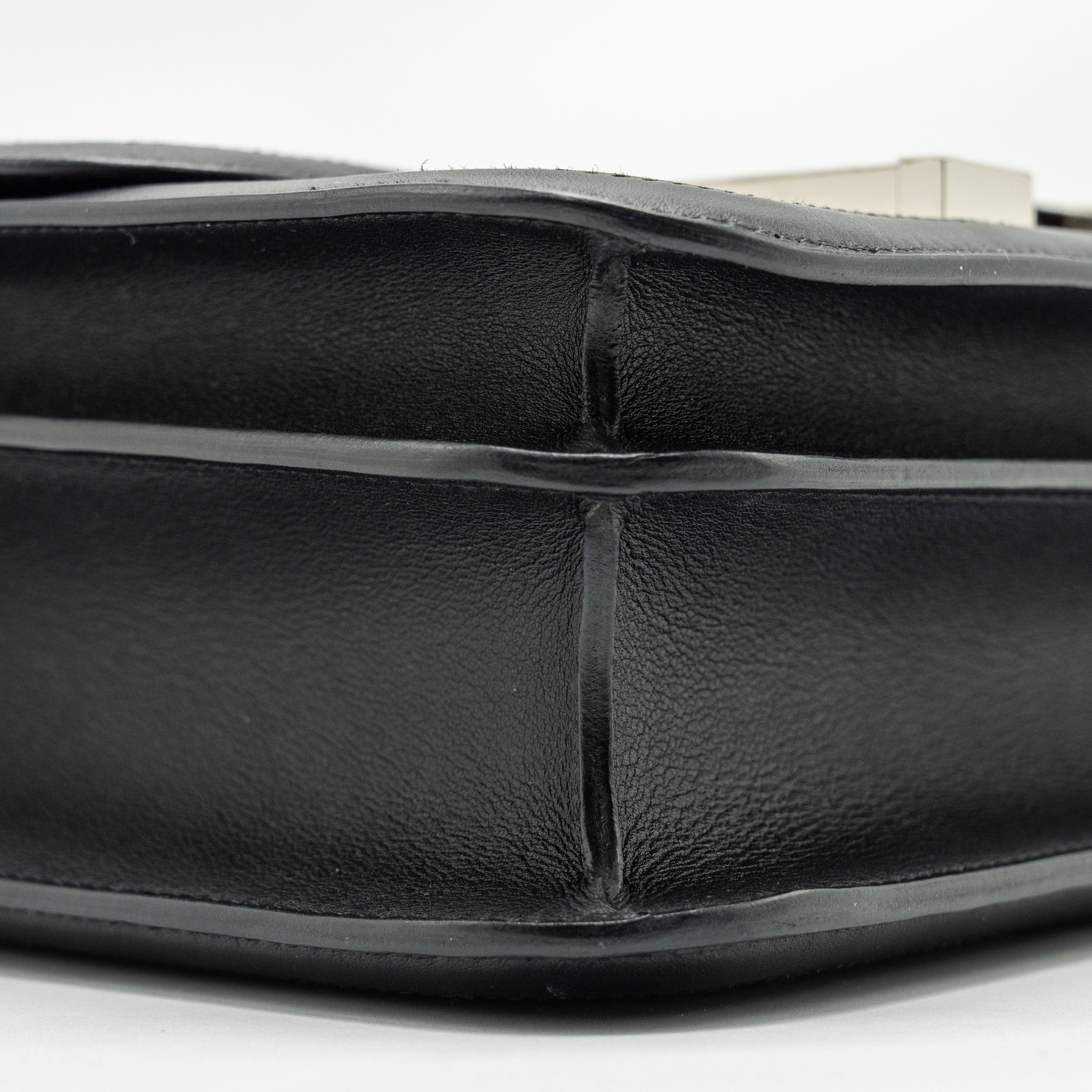 hermes-constance-24-toile-h-berline-plume-swift-black-shw-stamp-y