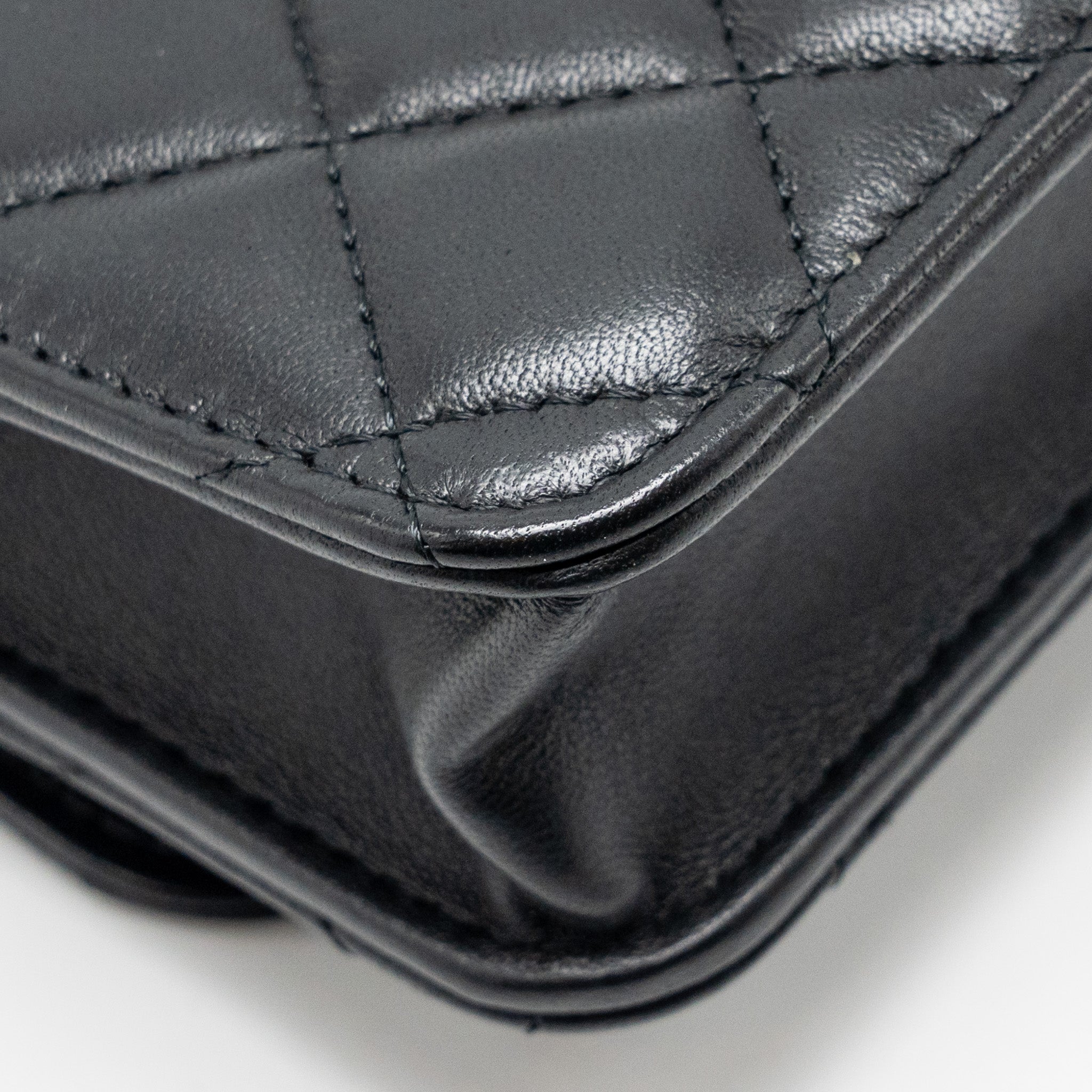 chanel-pearl-crush-mini-flap-wallet-on-chain-lambskin-black-ghw-microchip
