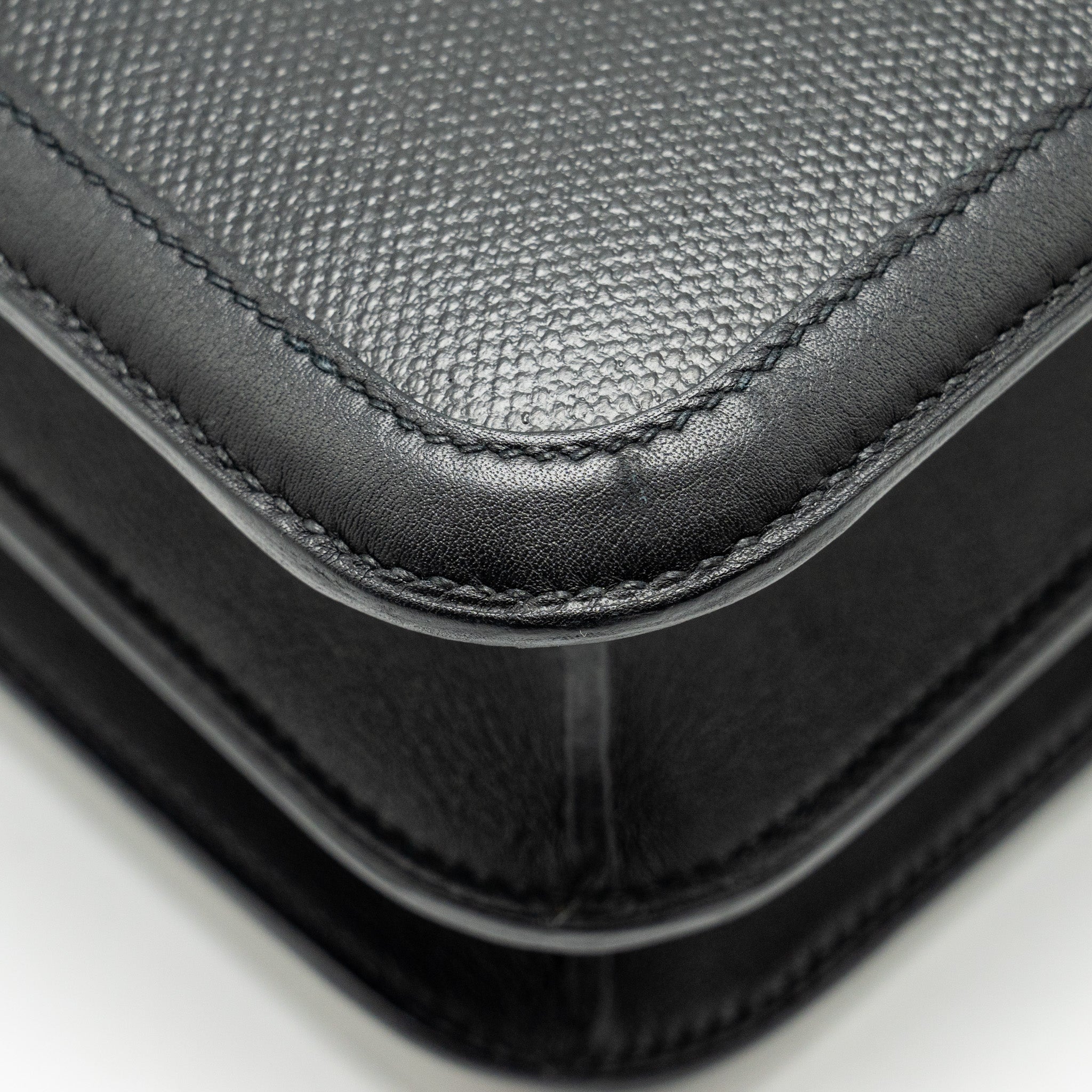 hermes-constance-24-toile-h-berline-plume-swift-black-shw-stamp-y
