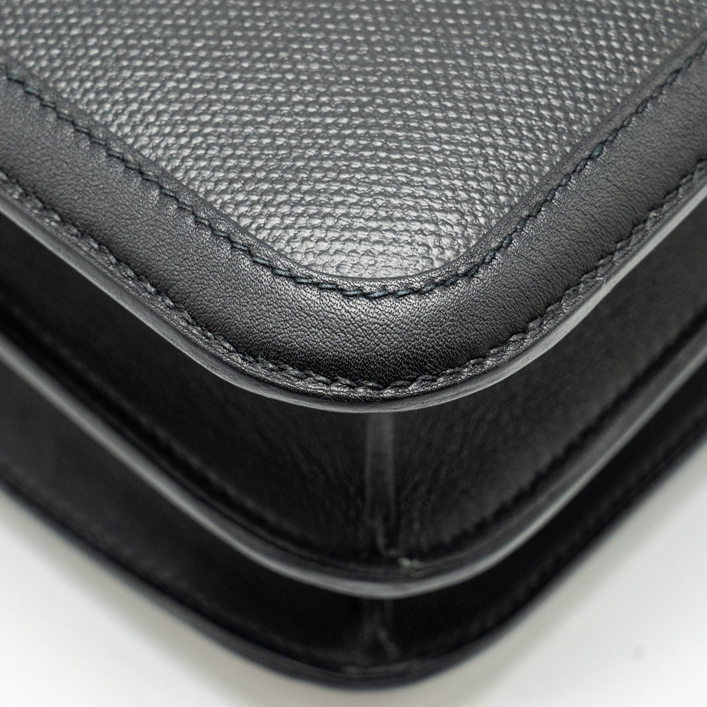 hermes-constance-24-toile-h-berline-plume-swift-black-shw-stamp-y
