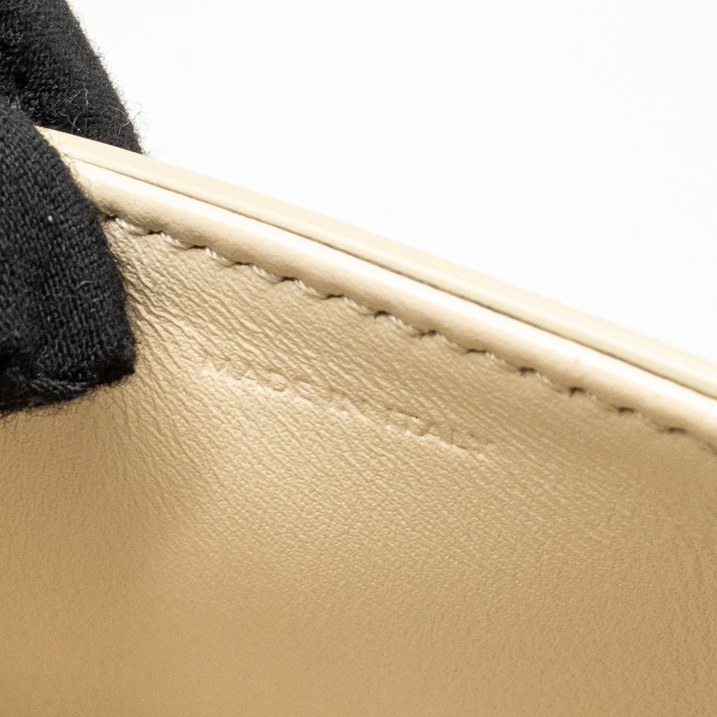 celine-triomphe-shouder-bag-shiny-calfskin-ivory-ghw