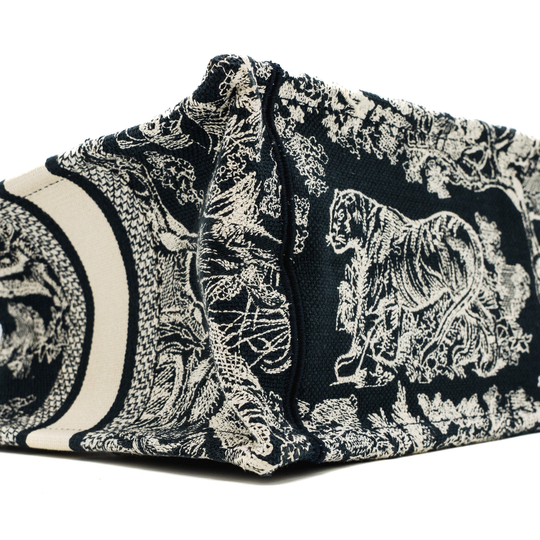 dior-small-book-tote-blue-toile-de-jouy-embroidery-1