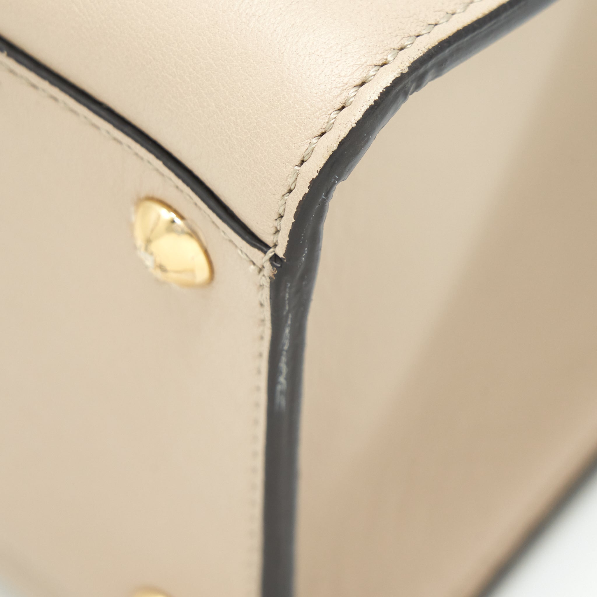 fendi-peekaboo-iconic-essentially-beige-ghw