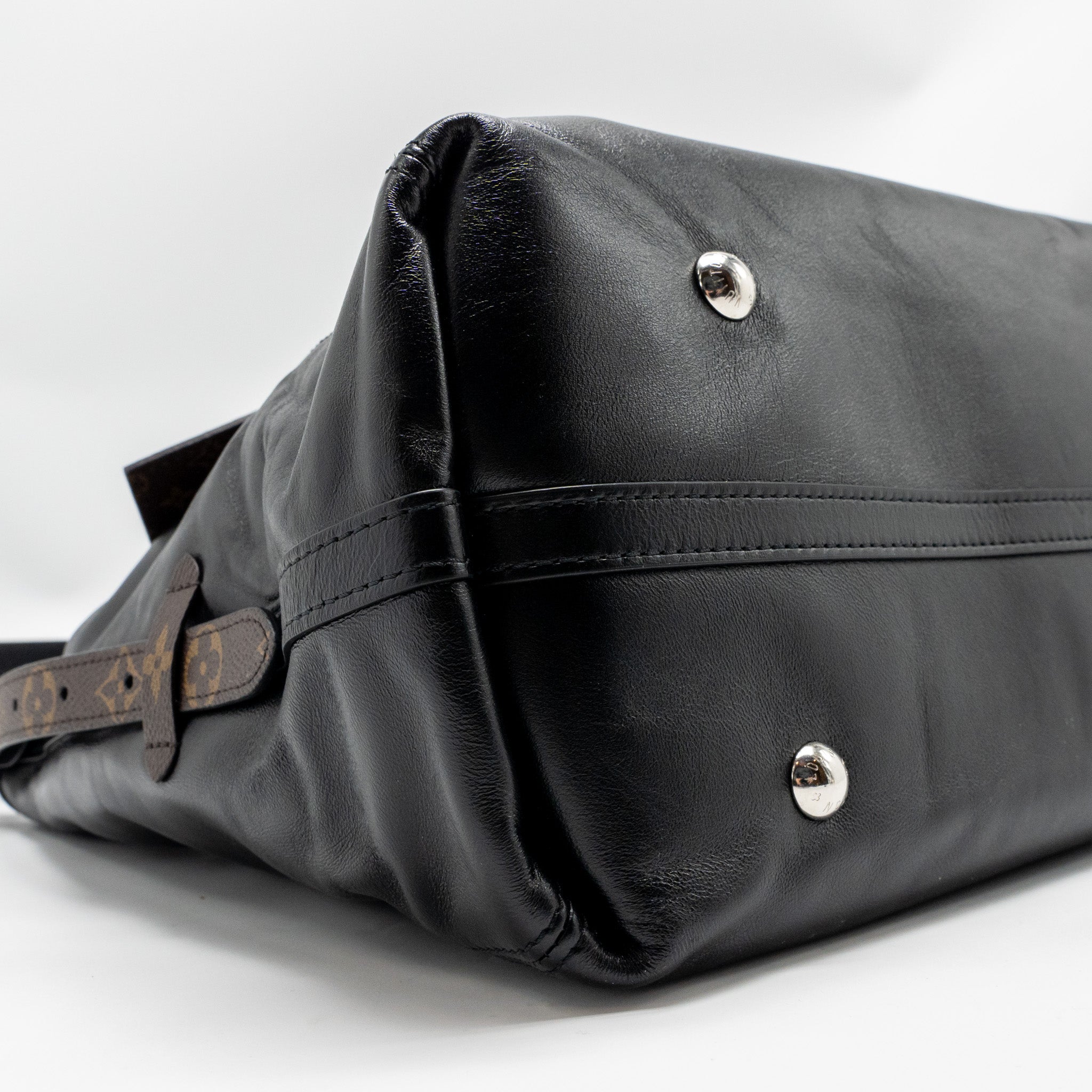 louis-vuitton-carryall-vibe-mm-lambskin-monogram-canvas-black-shw-copy