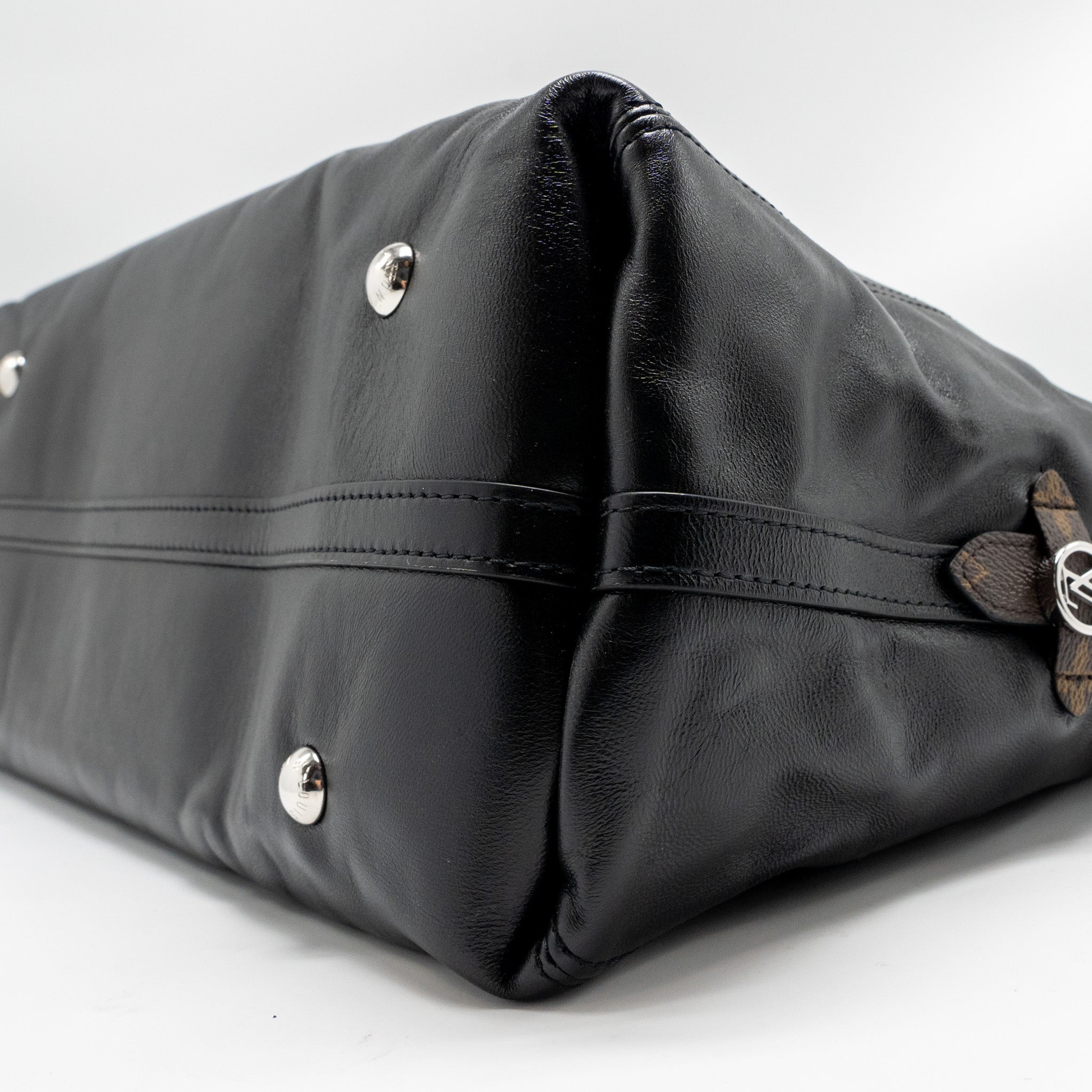 louis-vuitton-carryall-vibe-mm-lambskin-monogram-canvas-black-shw-copy