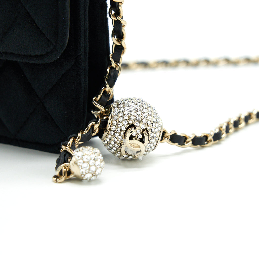 chanel-velvet-pearl-crush-mini-belt-bag-black-with-lghw