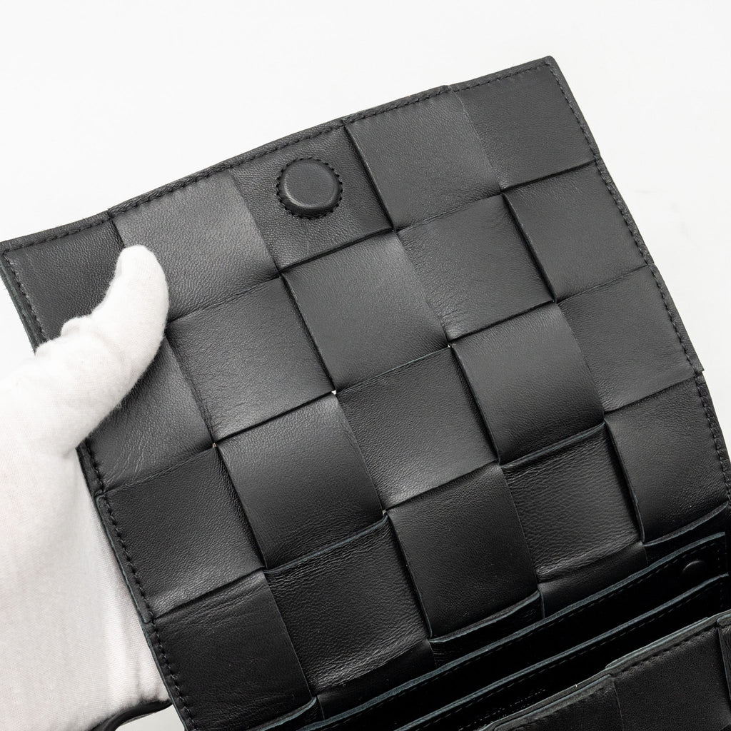 bottega-veneta-small-cassette-bag-lambskin-black-ghw
