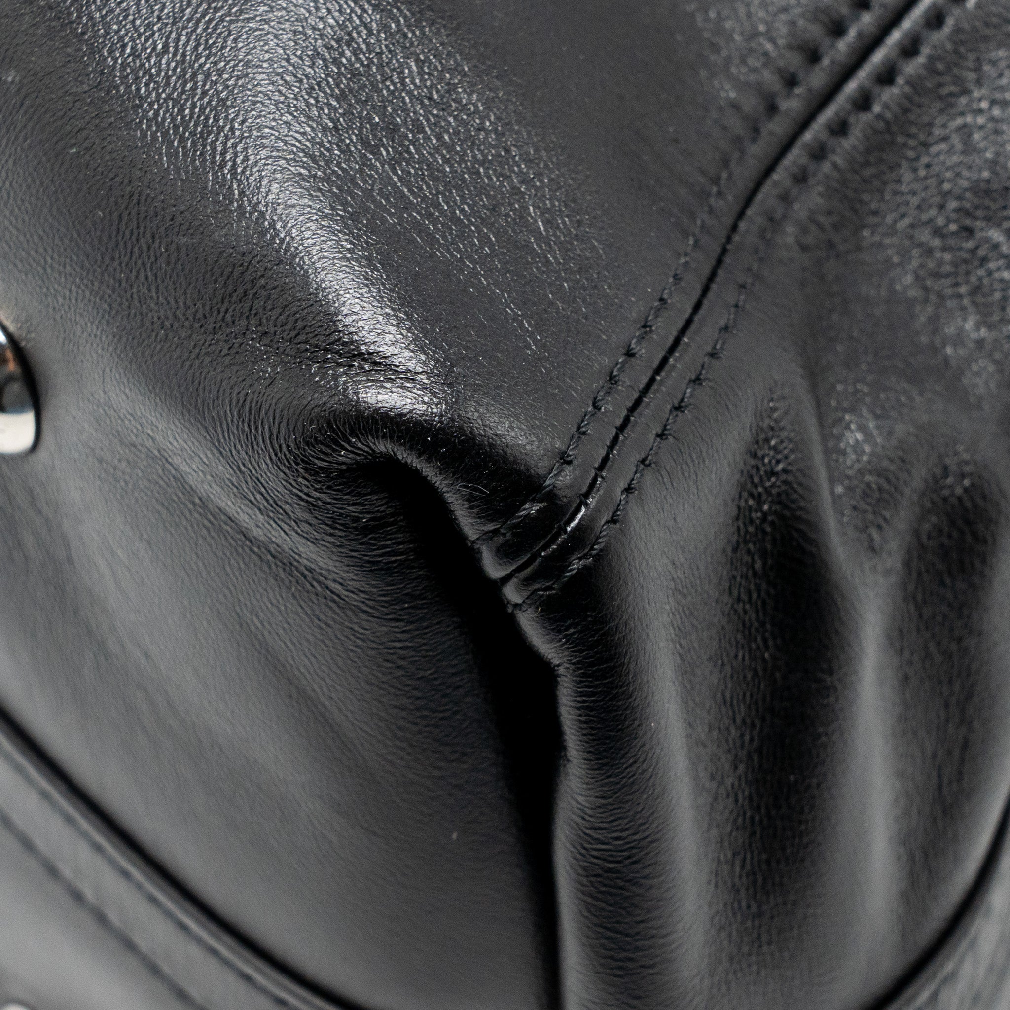 louis-vuitton-carryall-vibe-mm-lambskin-monogram-canvas-black-shw-copy