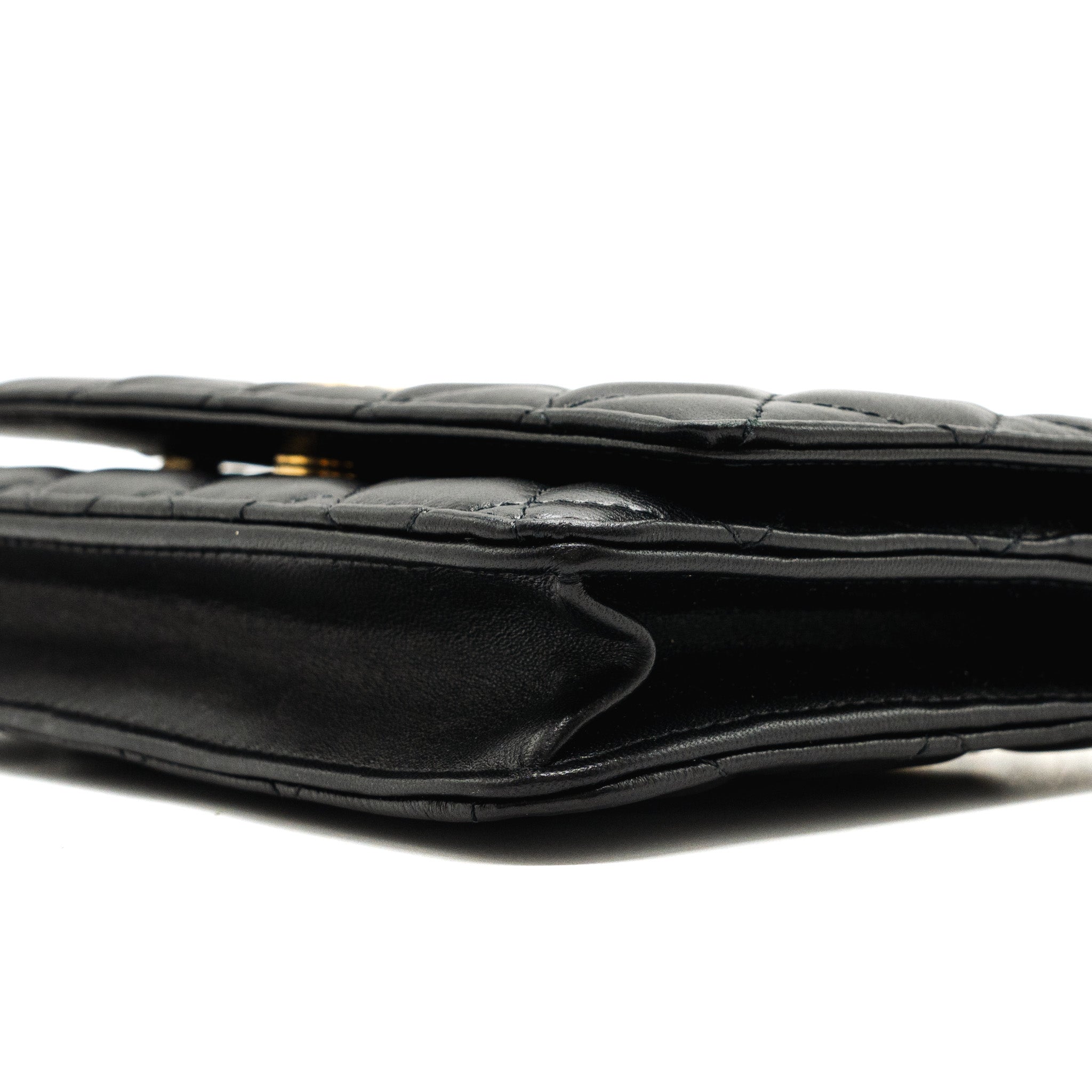 chanel-coco-heart-wallet-on-chain-lambskin-blackmicrochip