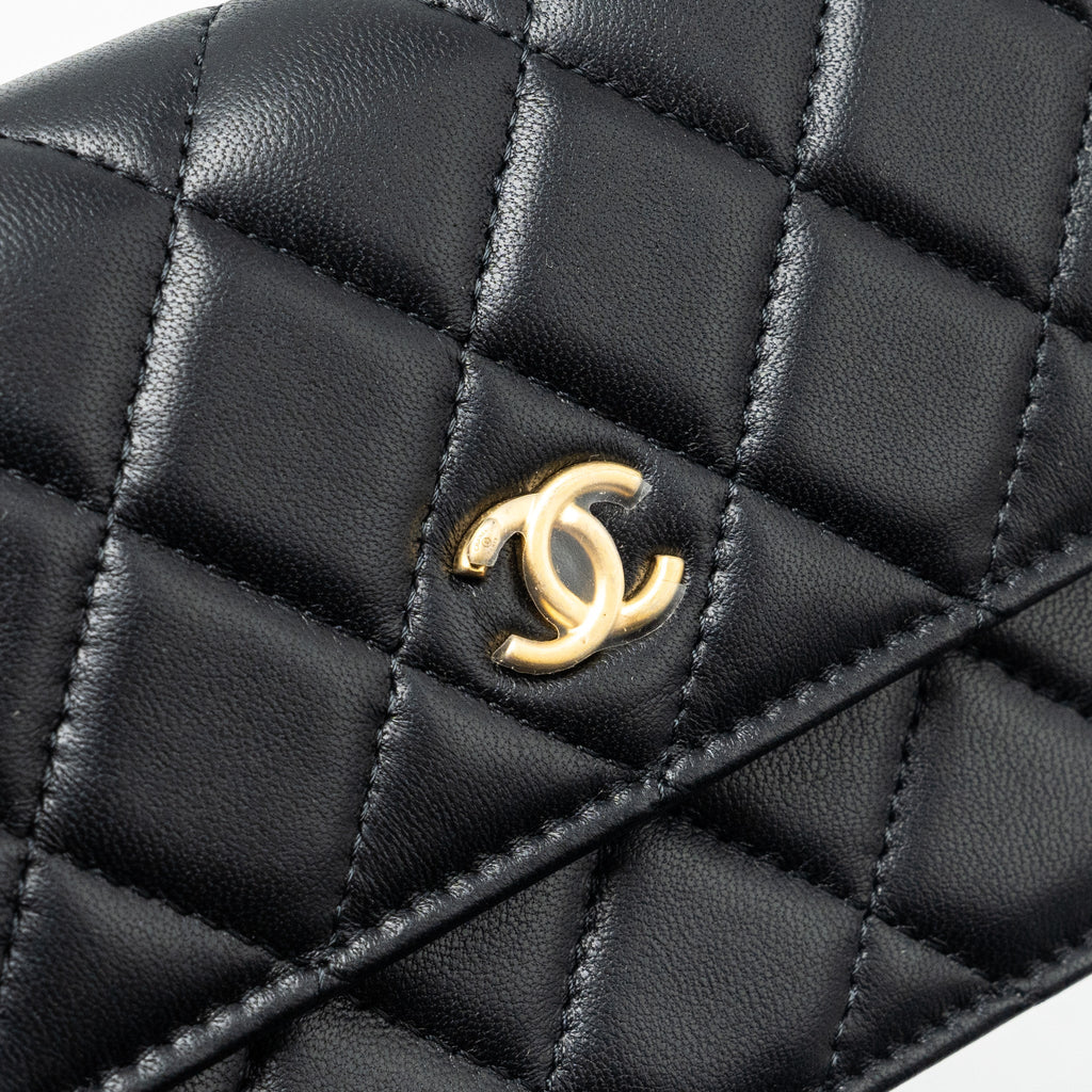 chanel-pearl-crush-mini-flap-wallet-with-chain-lambskin-black-ghw-microchip