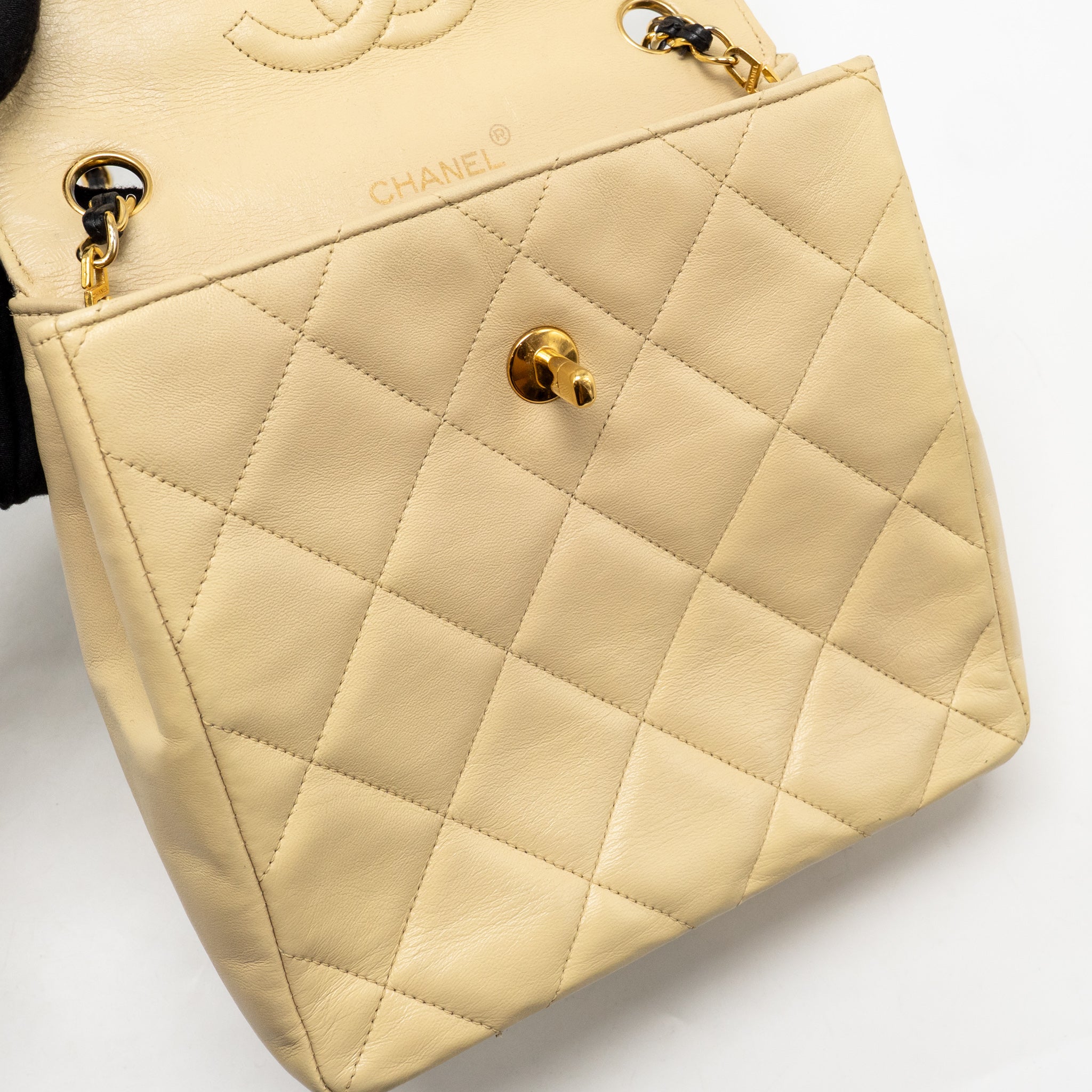 chanel-vintage-quilted-envelope-flap-bag-lambskin-beige-black-ghw