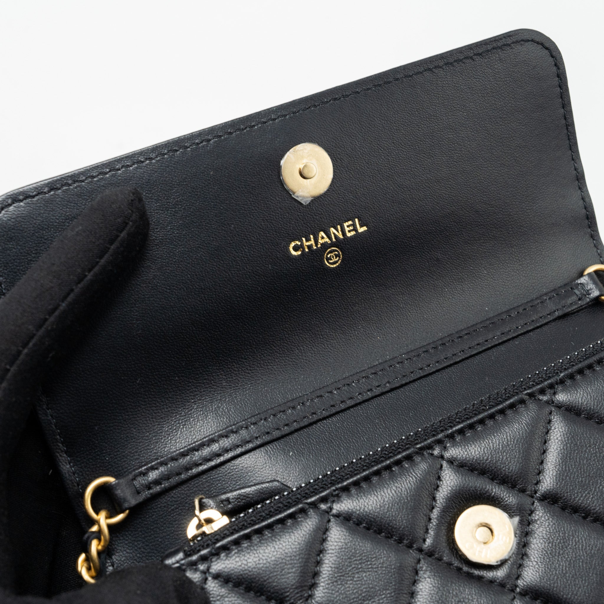 chanel-pearl-crush-mini-flap-wallet-with-chain-lambskin-black-ghw-microchip