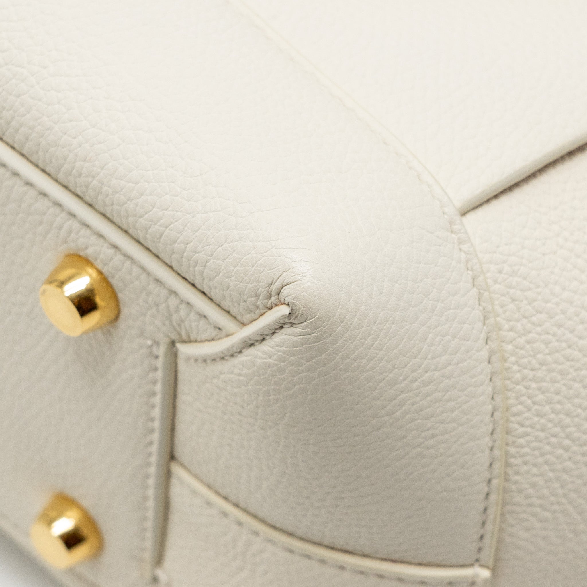 bottega-veneta-large-arco-tote-bag-grained-calfskin-white-ghw