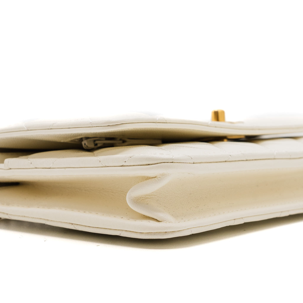 chanel-pearl-crush-wallet-on-chain-lambskin-white-ghw-microchip-copy-1