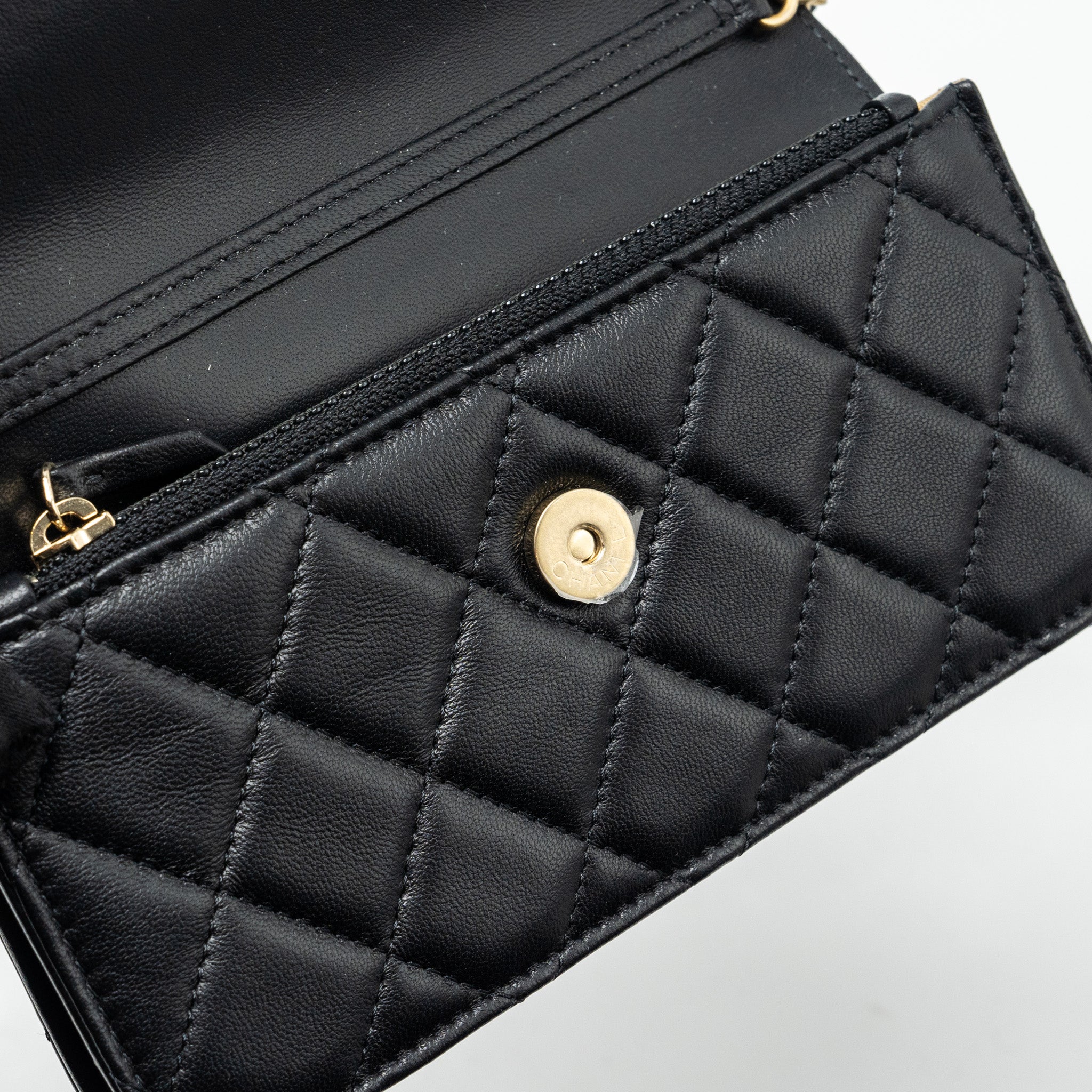 chanel-pearl-crush-mini-flap-wallet-with-chain-lambskin-black-ghw-microchip