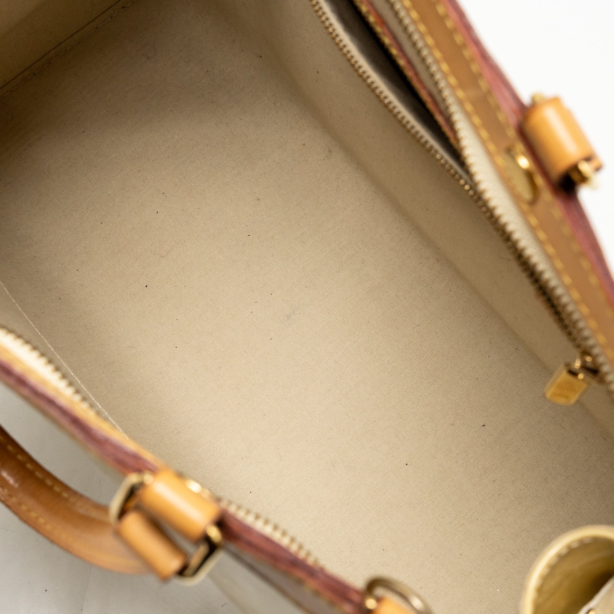 louis-vuitton-vernis-brea-mm-patent-monogram-light-beige-ghw