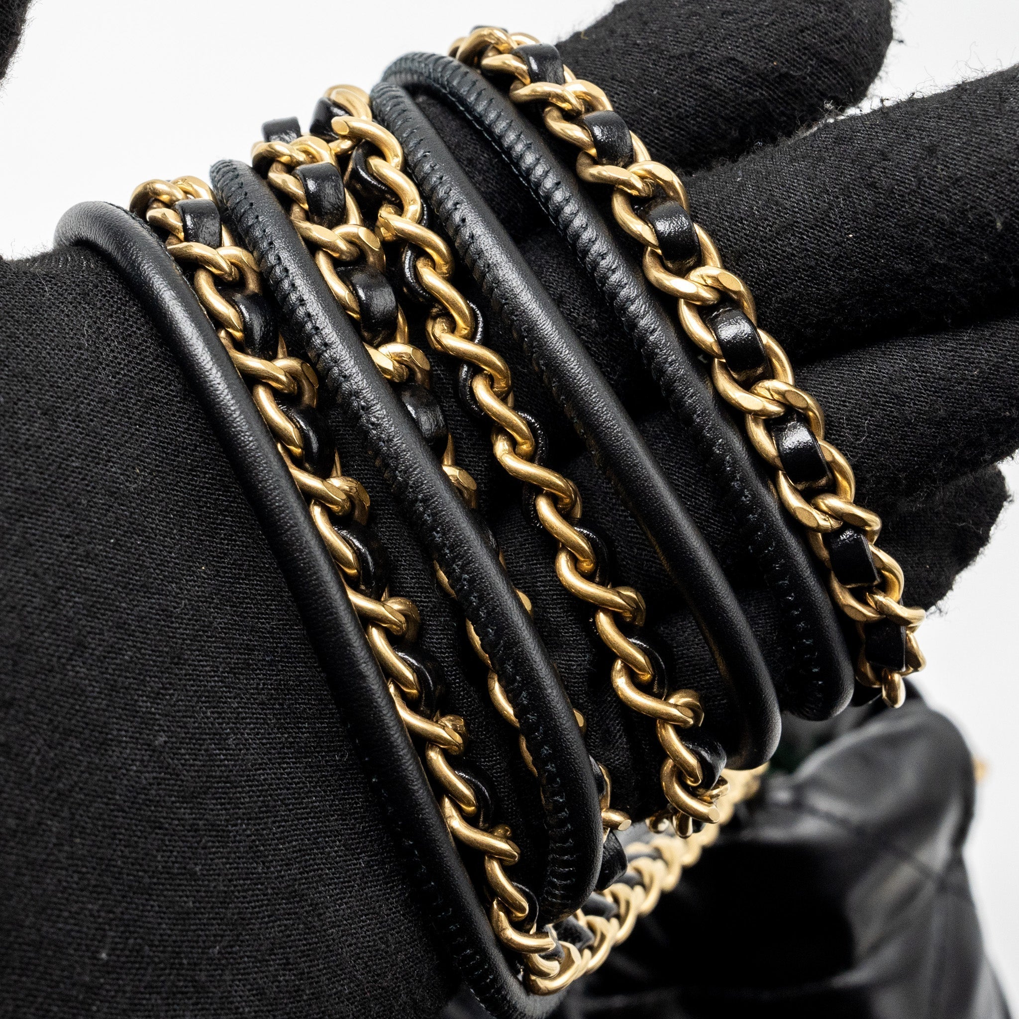 chanel-mini-22-bag-shiny-calfskin-black-ghw-microchip-4