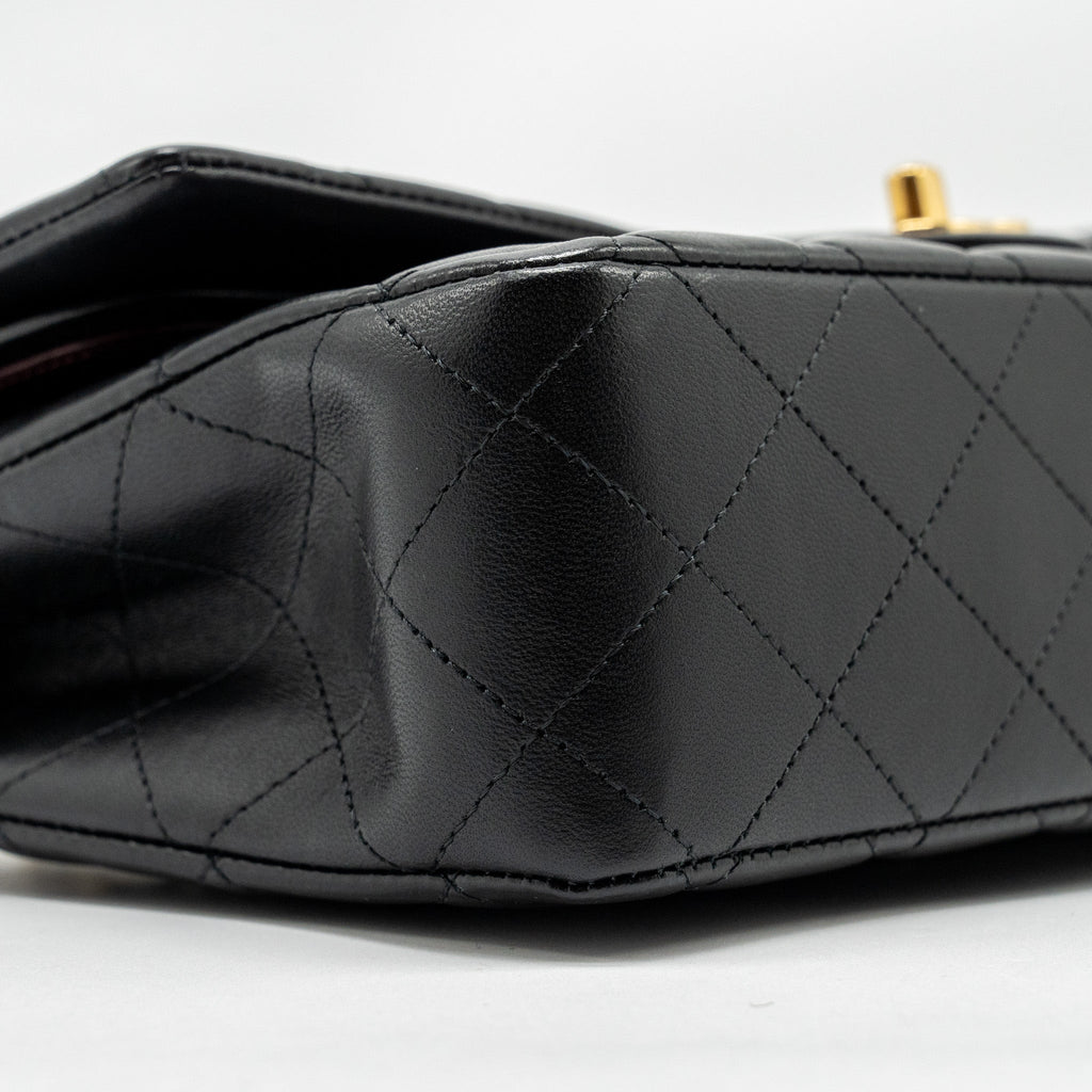 chanel-medium-classic-double-flap-bag-lambskin-black-ghwmicrochip