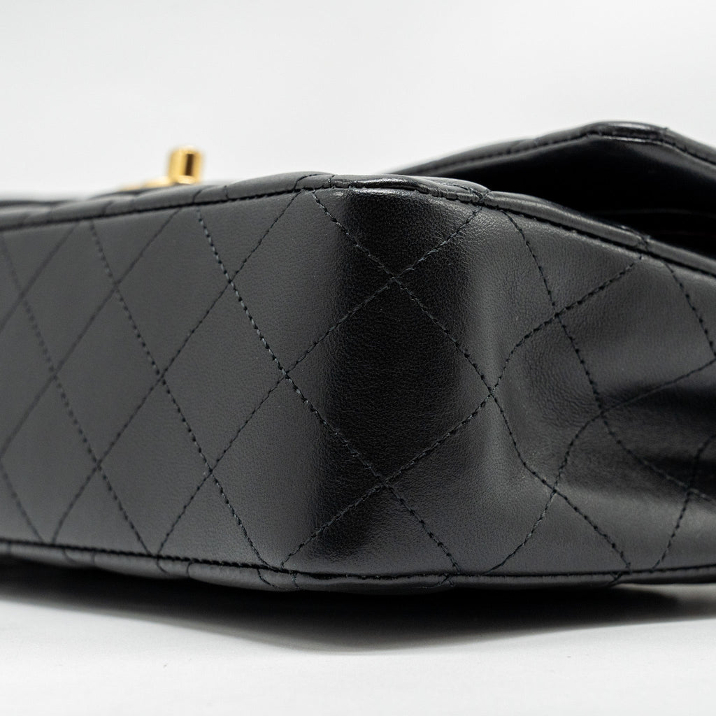 chanel-medium-classic-double-flap-bag-lambskin-black-ghwmicrochip