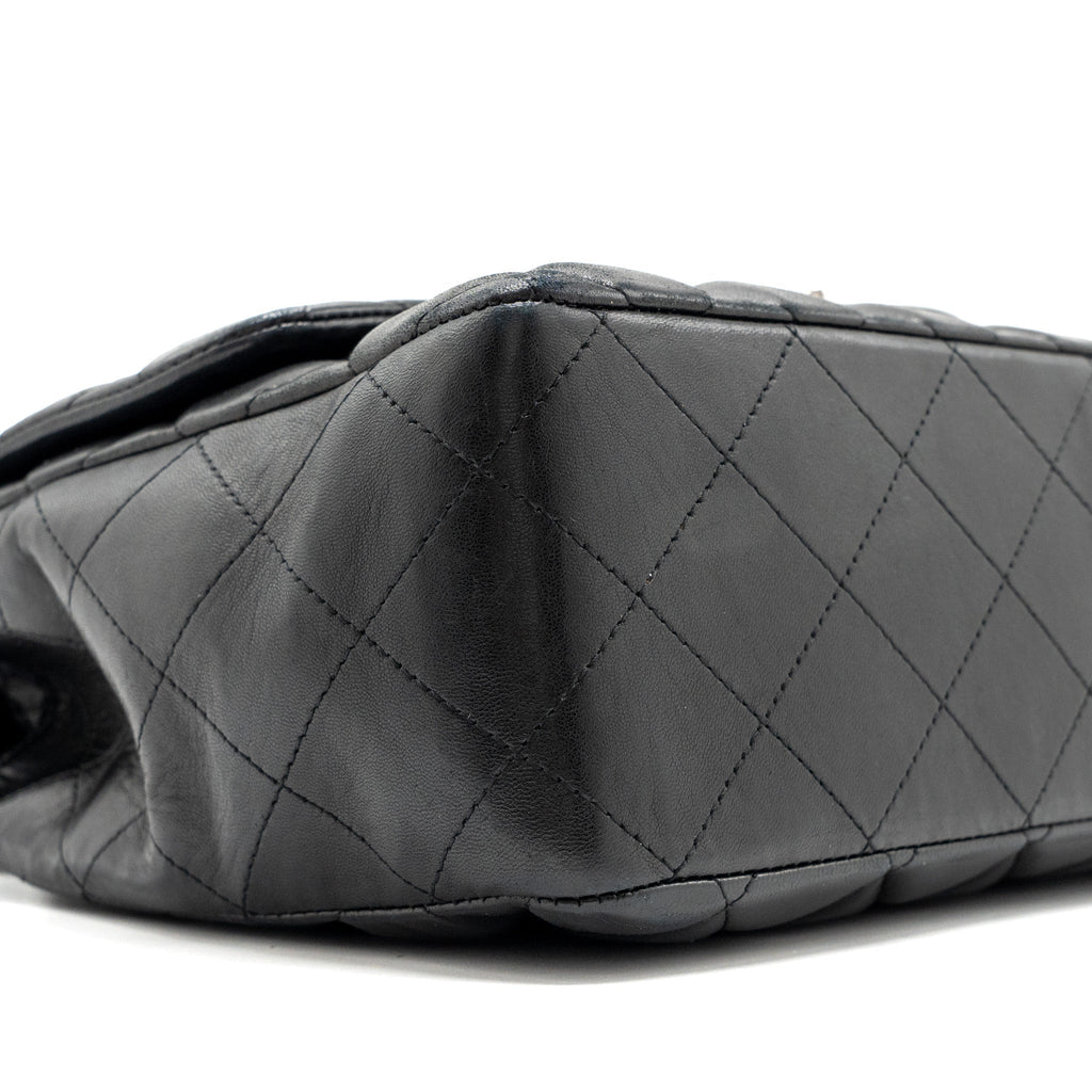 chanel-classic-jumbo-single-flap-bag-lambskin-black-shw