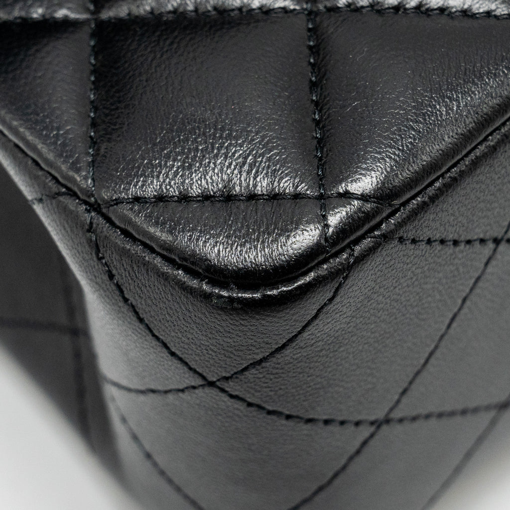 chanel-medium-classic-double-flap-bag-lambskin-black-ghwmicrochip