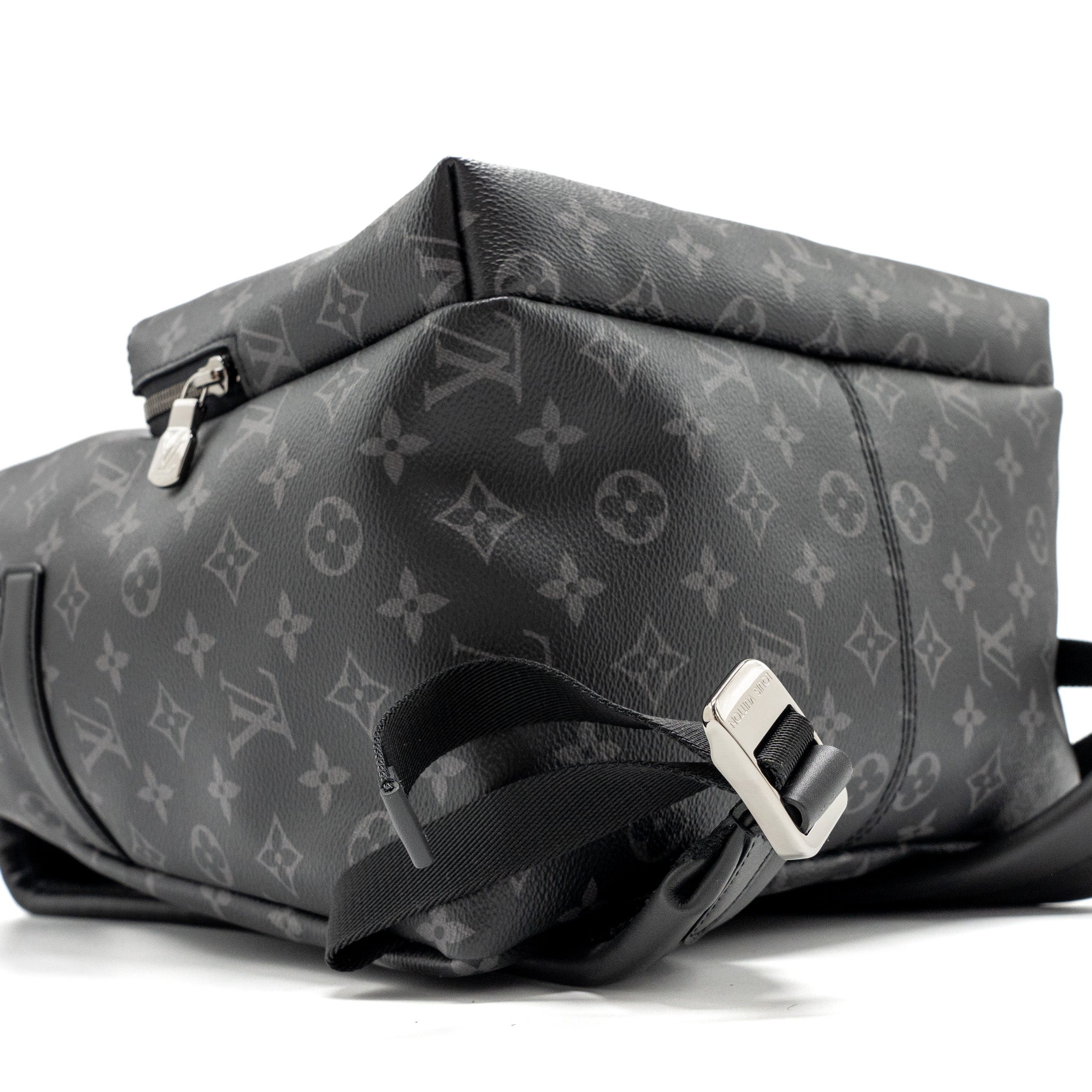 louis-vuitton-discovery-backpack-pm-monogram-canvas-black-shw