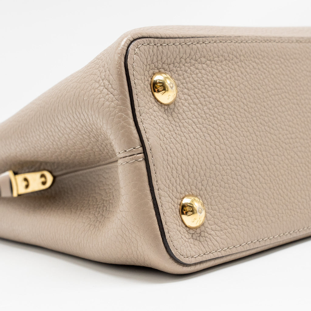 louis-vuitton-capucines-mm-taurillon-leather-light-grey-ghw
