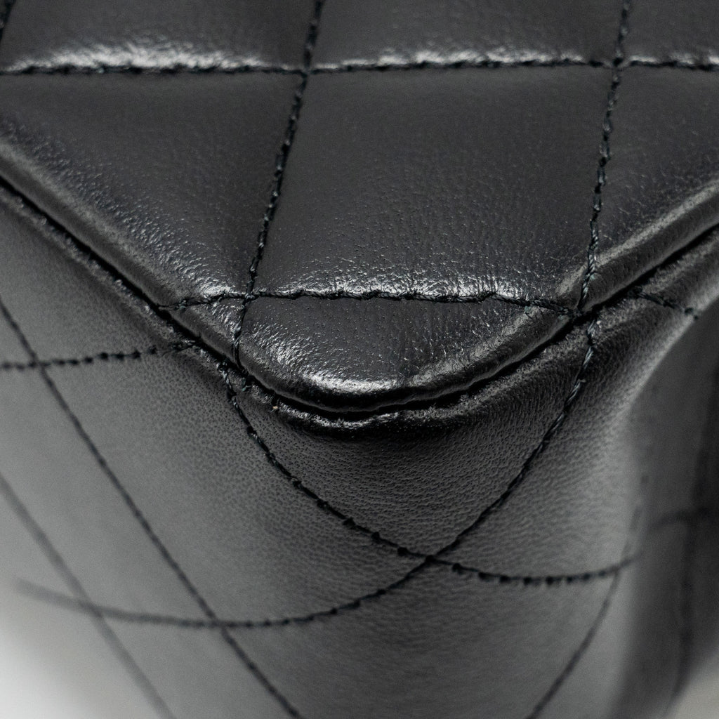 chanel-medium-classic-double-flap-bag-lambskin-black-ghwmicrochip