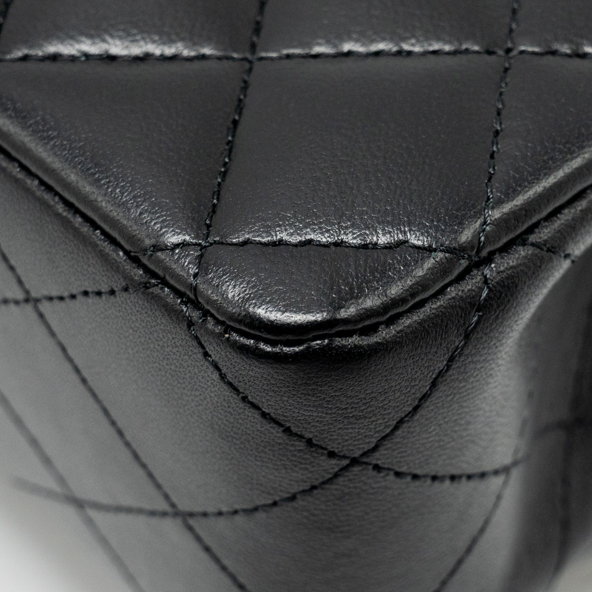 chanel-medium-classic-double-flap-bag-lambskin-black-ghwmicrochip