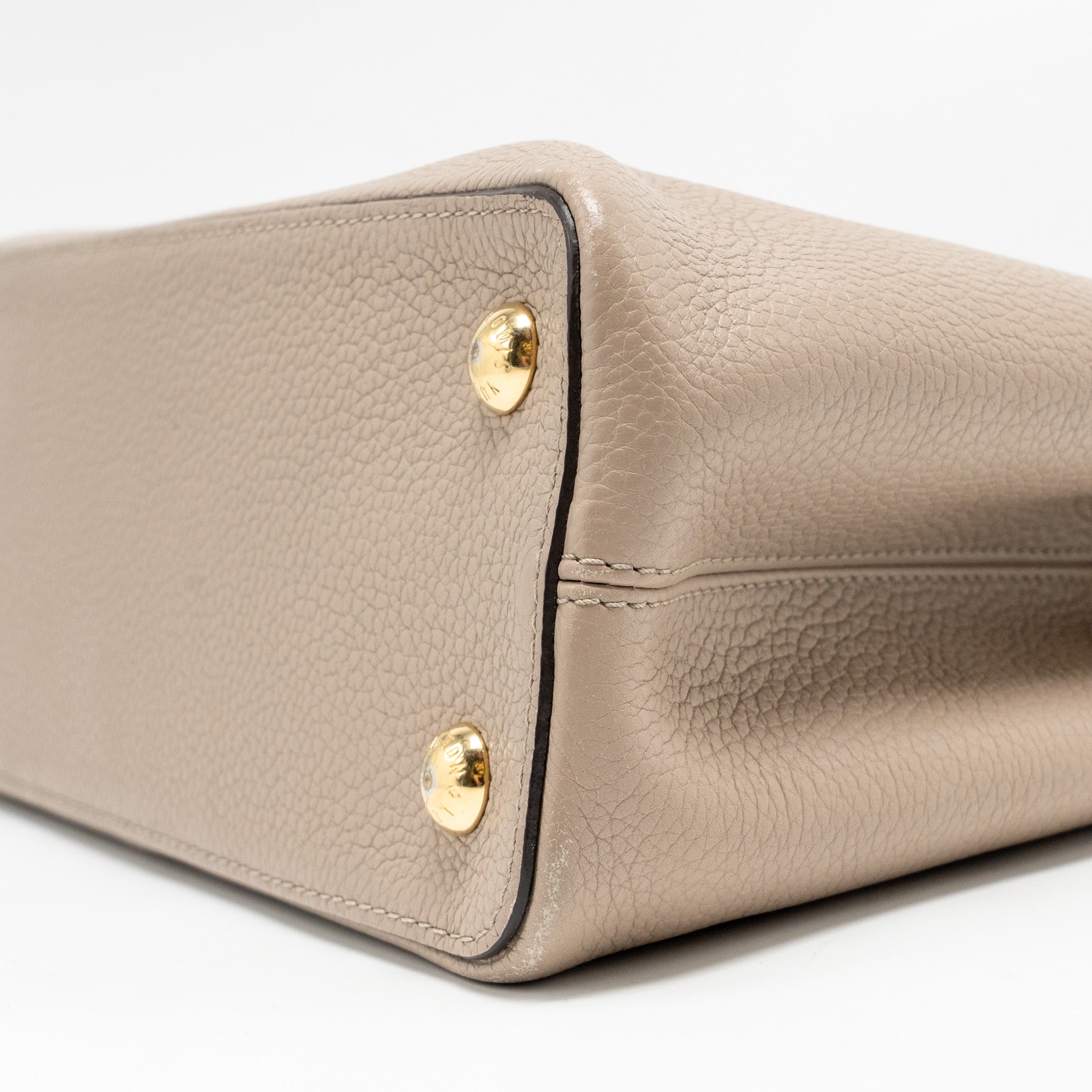 louis-vuitton-capucines-mm-taurillon-leather-light-grey-ghw