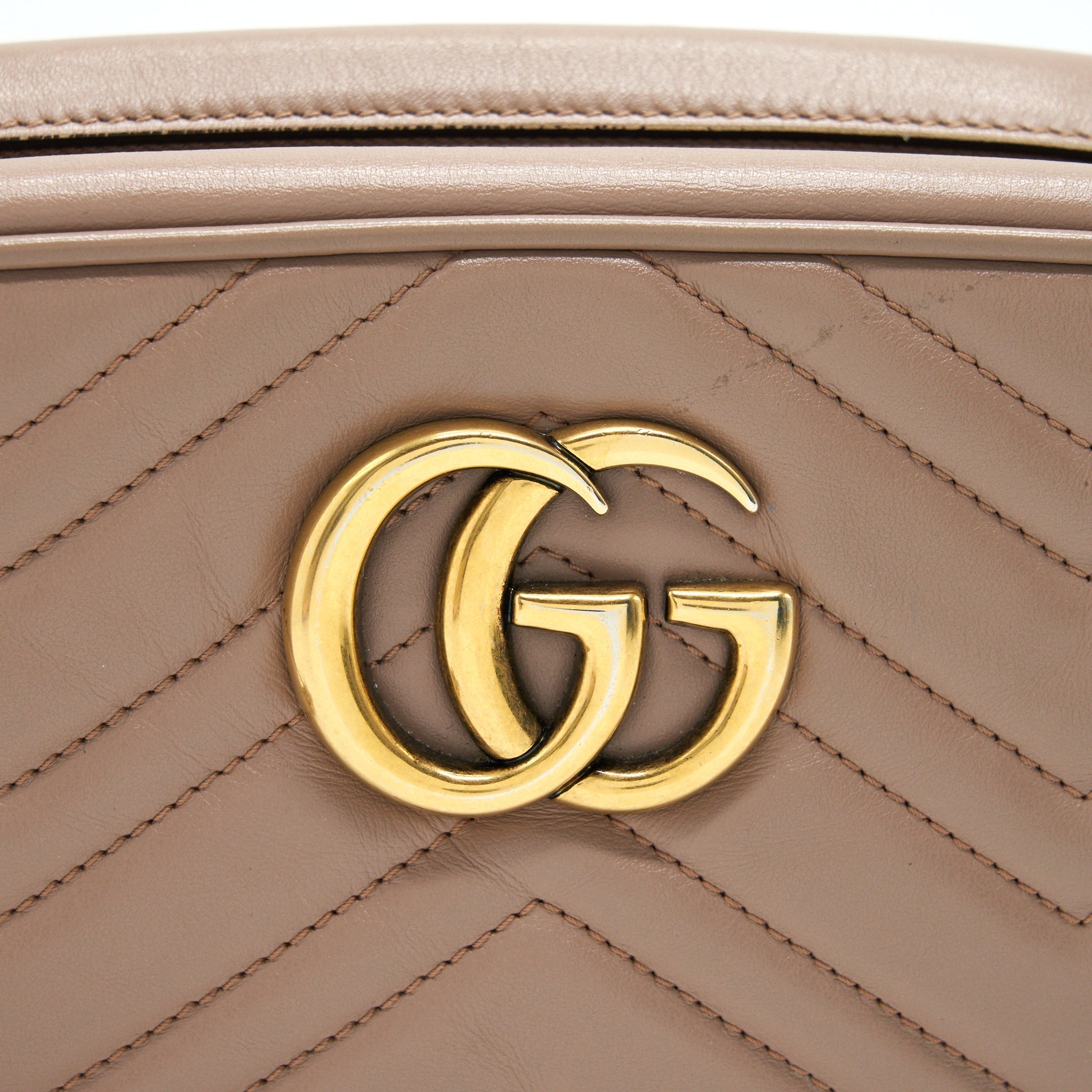 gucci-gg-marmont-small-matelasse-camera-bag-beige-ghw