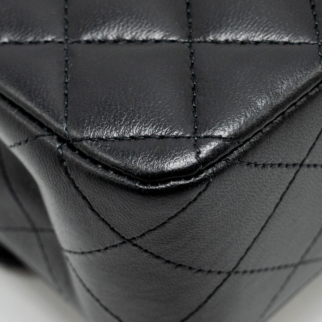 chanel-medium-classic-double-flap-bag-lambskin-black-ghwmicrochip