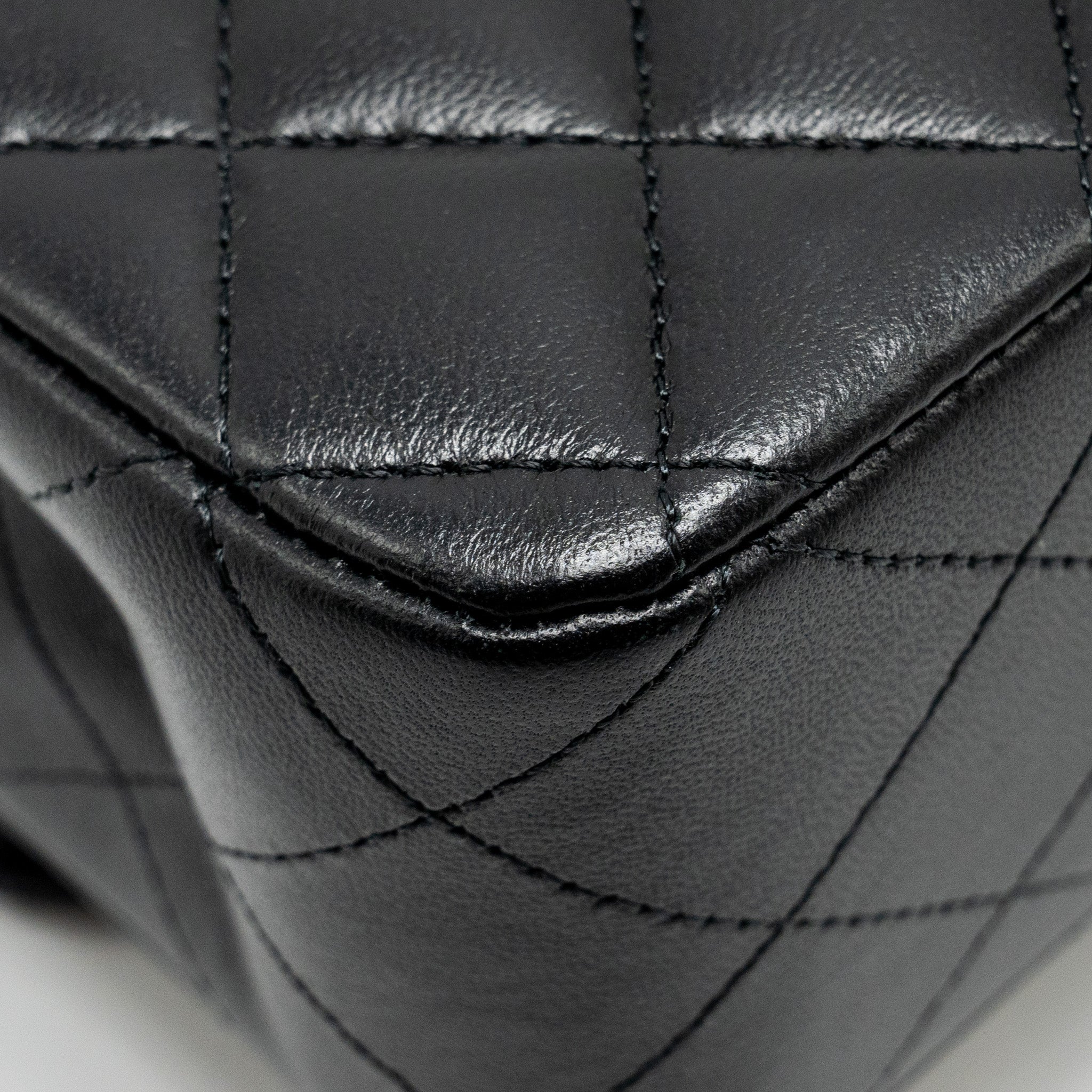 chanel-medium-classic-double-flap-bag-lambskin-black-ghwmicrochip