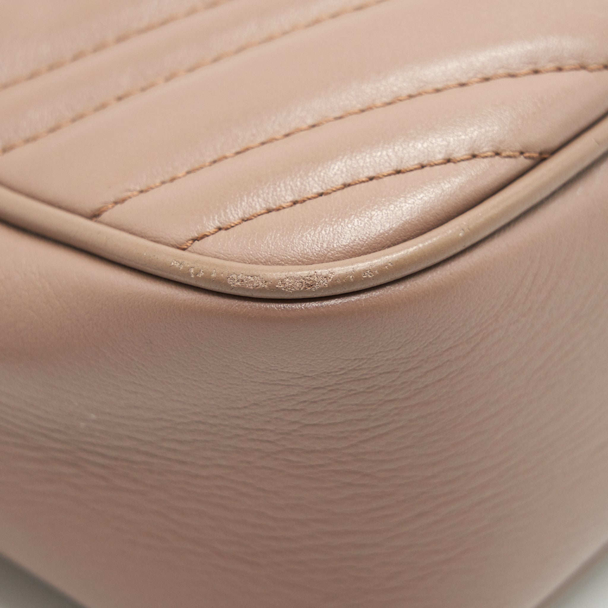 gucci-gg-marmont-small-matelasse-camera-bag-beige-ghw